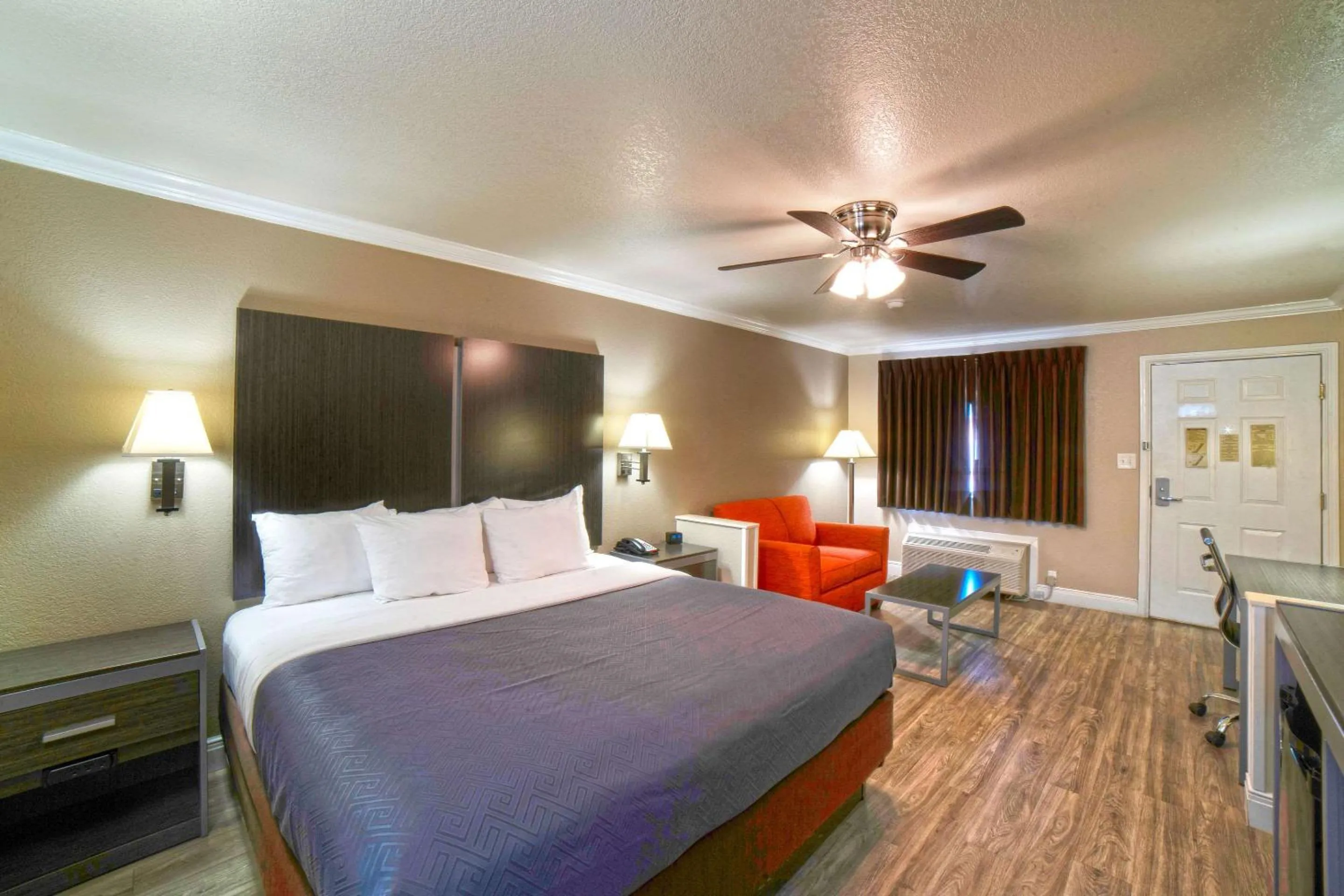 Bedroom, Bed in Econo Lodge Inn & Suites Corpus Christi