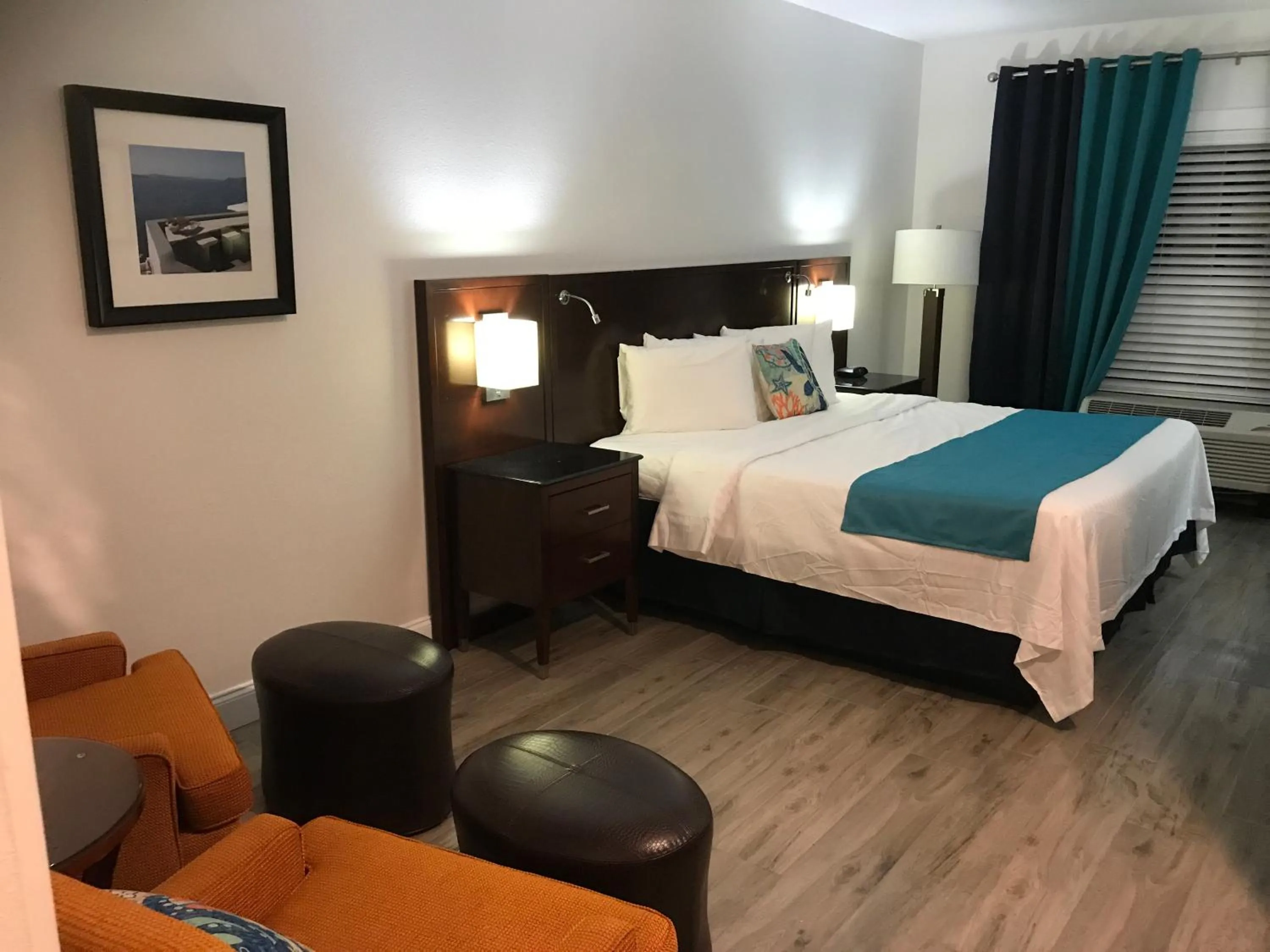 Bed in Hotel Pensacola