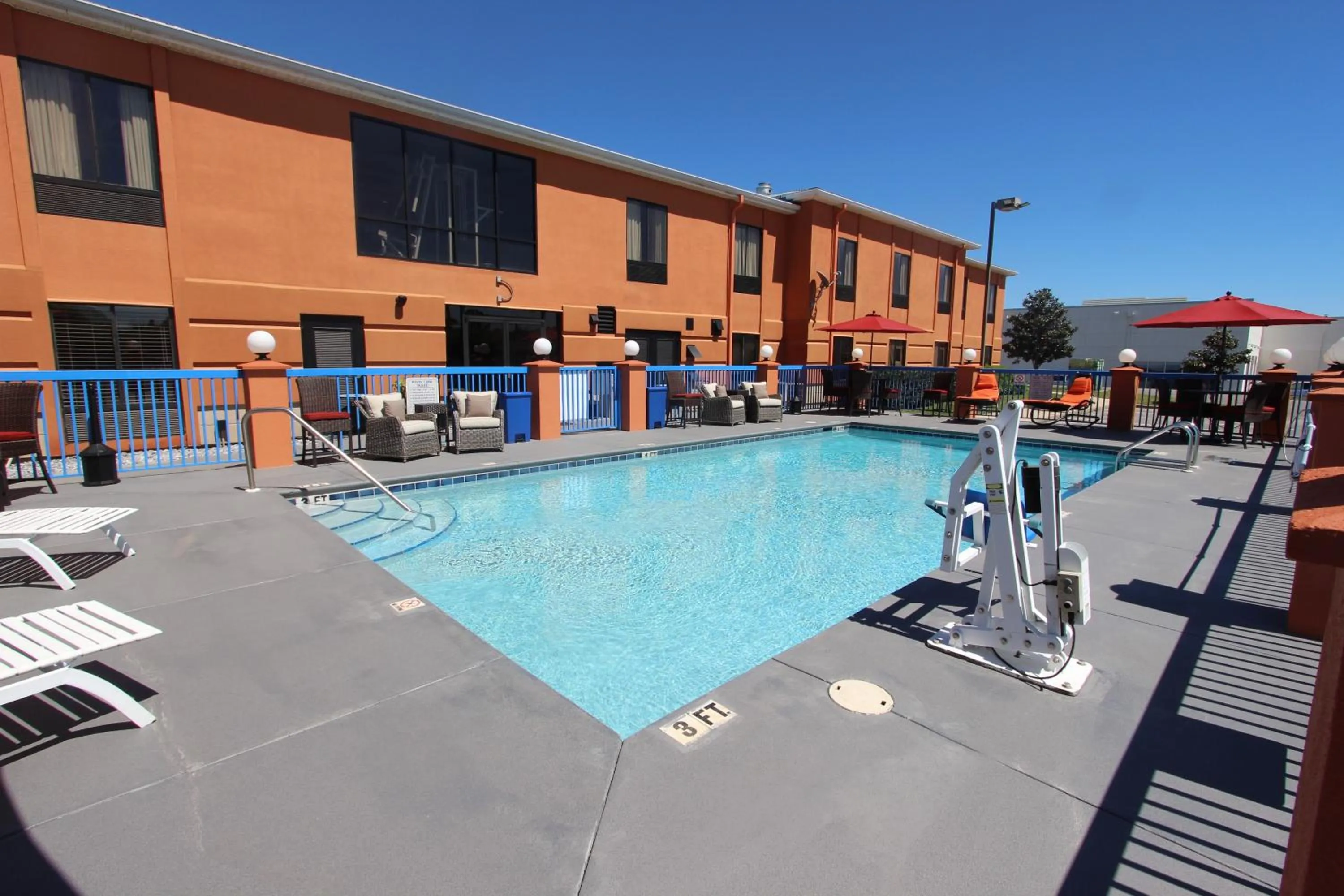 Swimming pool in Hotel Pensacola