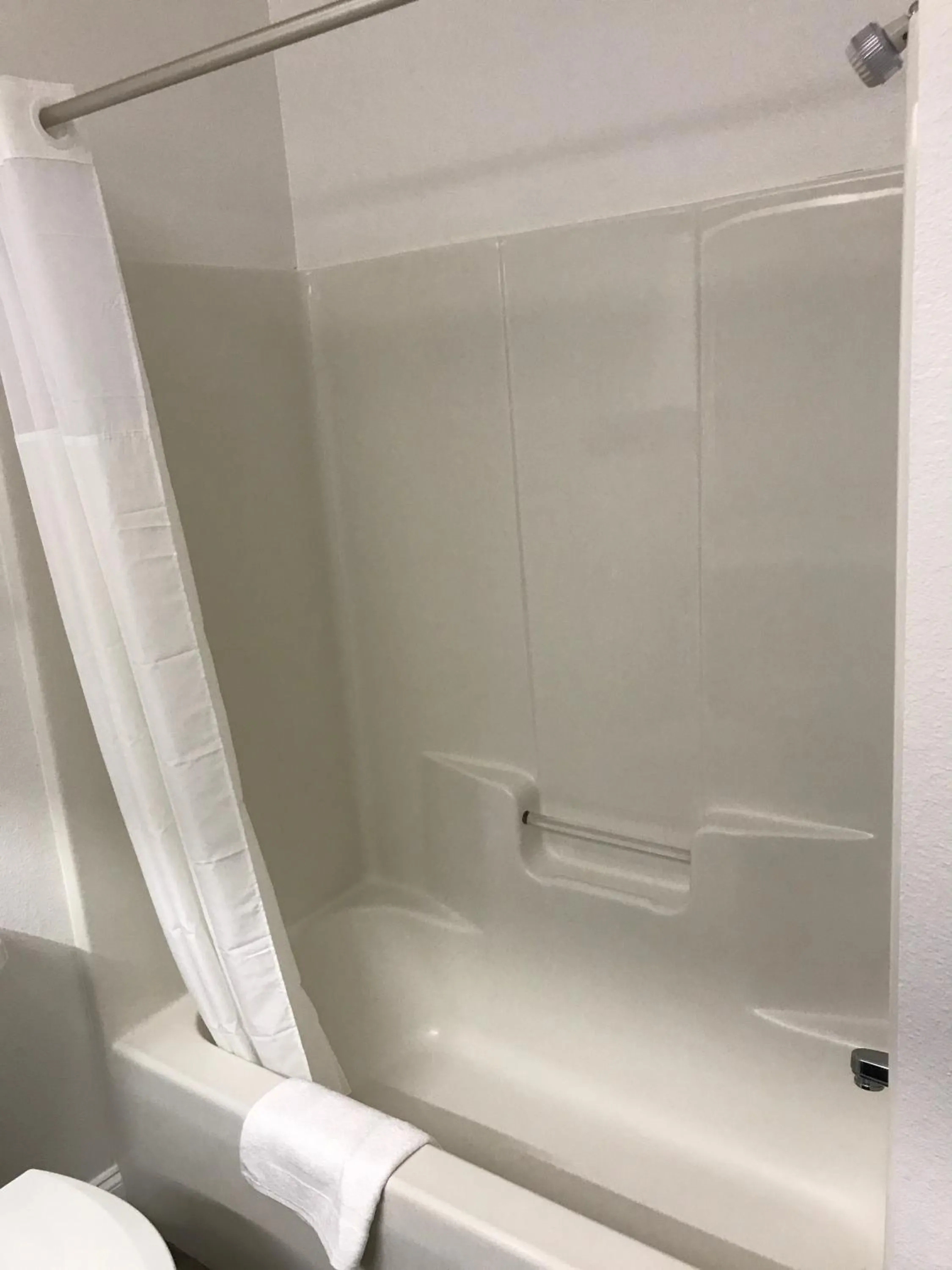 Bathroom in Hotel Pensacola