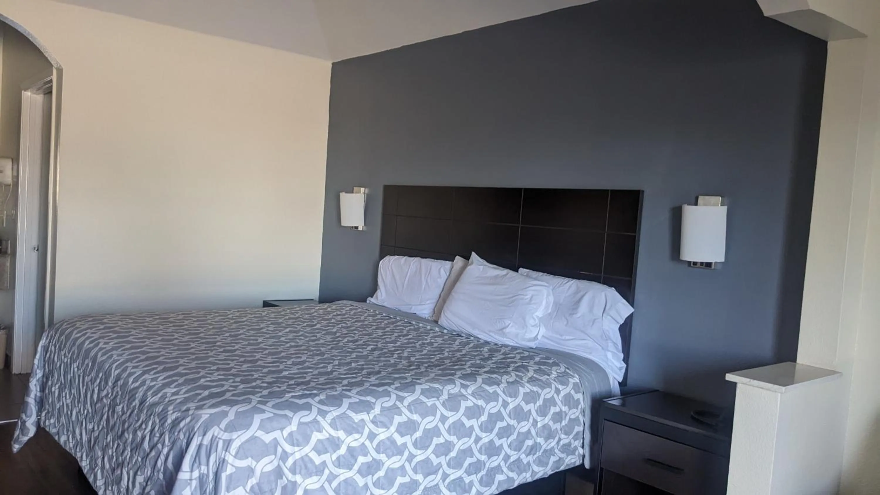 Bed in Rodeway Inn & Suites Humble IAH