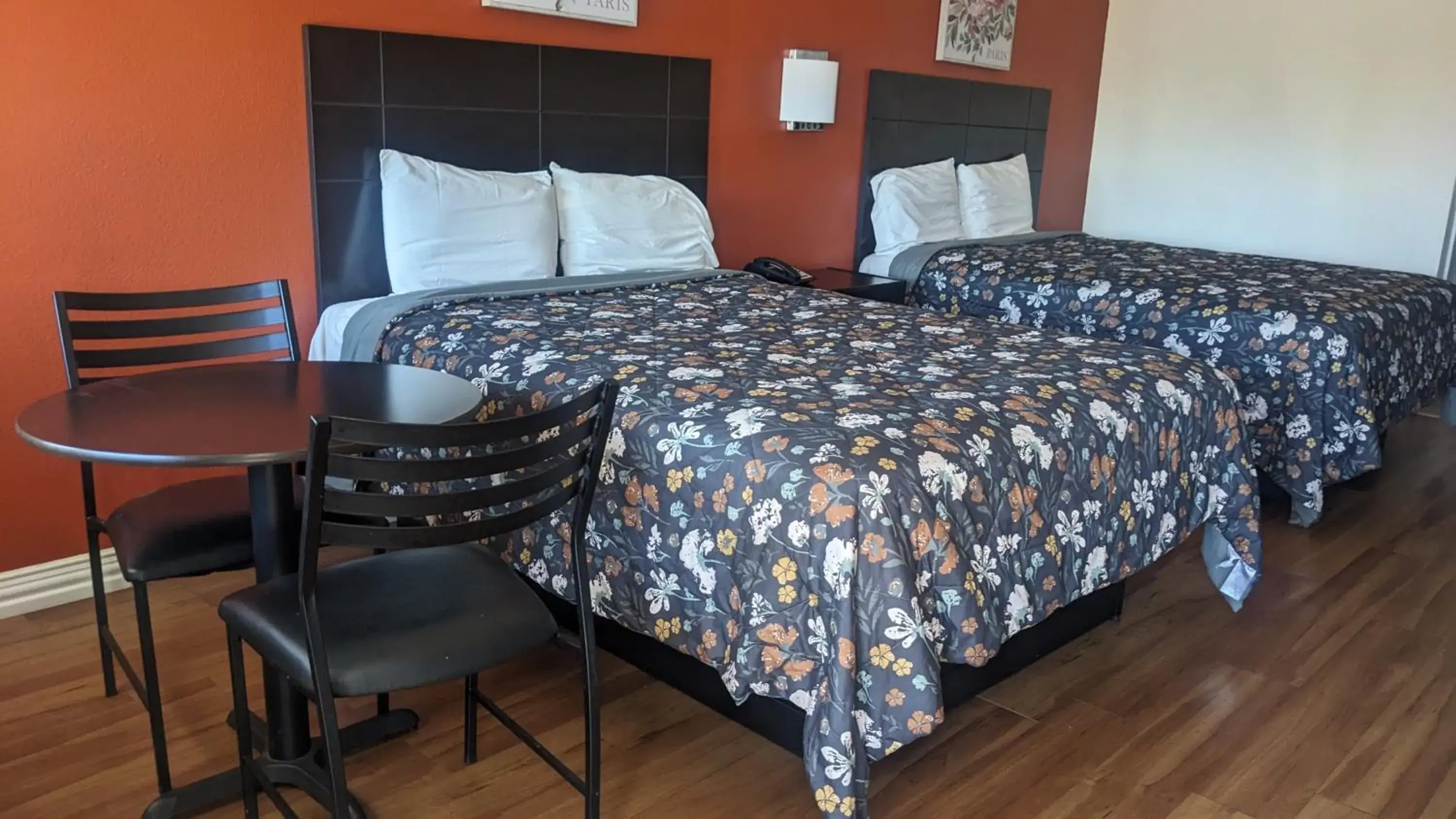 Queen Room with Two Queen Beds - Smoking in Rodeway Inn & Suites Queen Room with Two Queen Beds - Smoking in Rodeway Inn & Suites