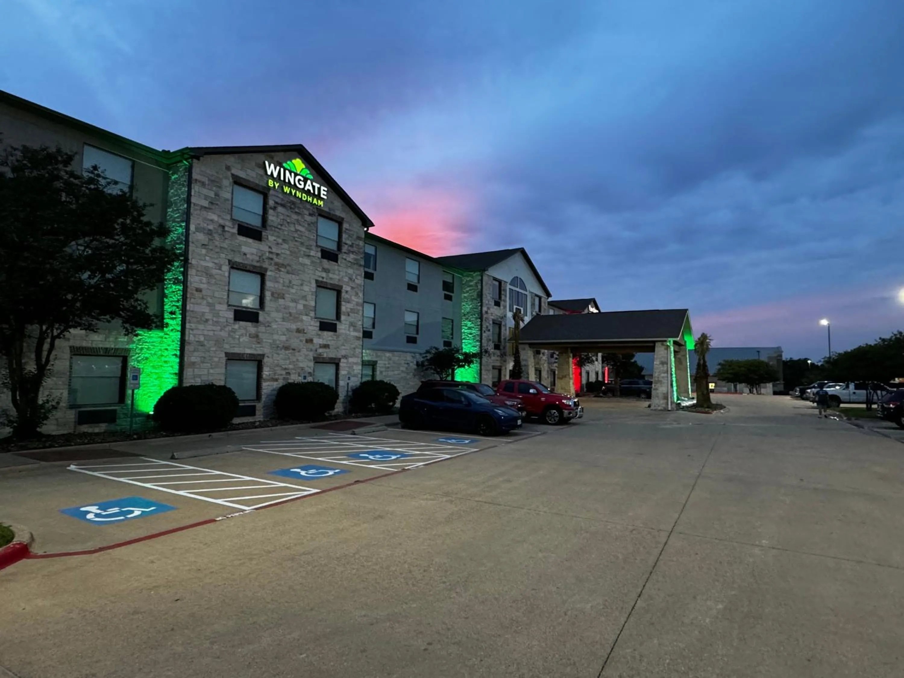 Property building in Wingate by Wyndham College Station South