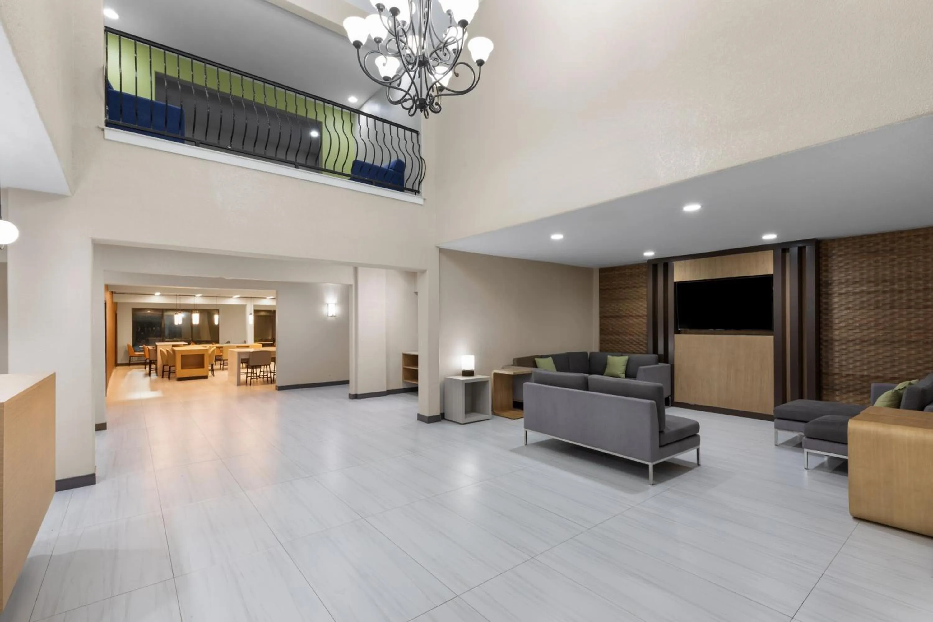 Communal lounge/ TV room in Wingate by Wyndham College Station South