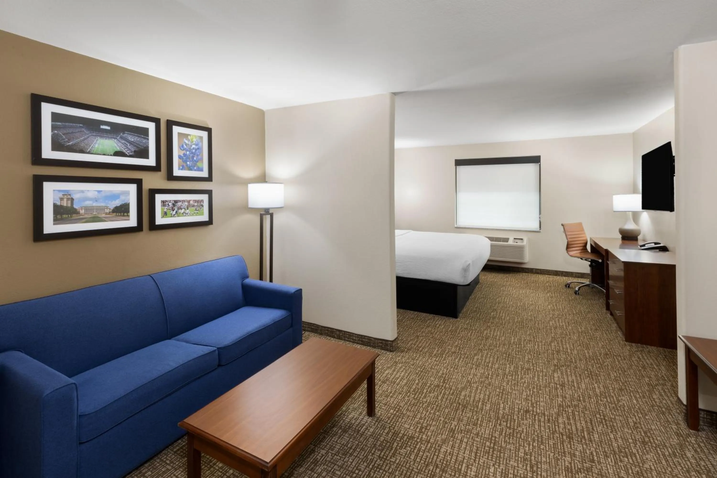 Bedroom, Bed in Wingate by Wyndham College Station South