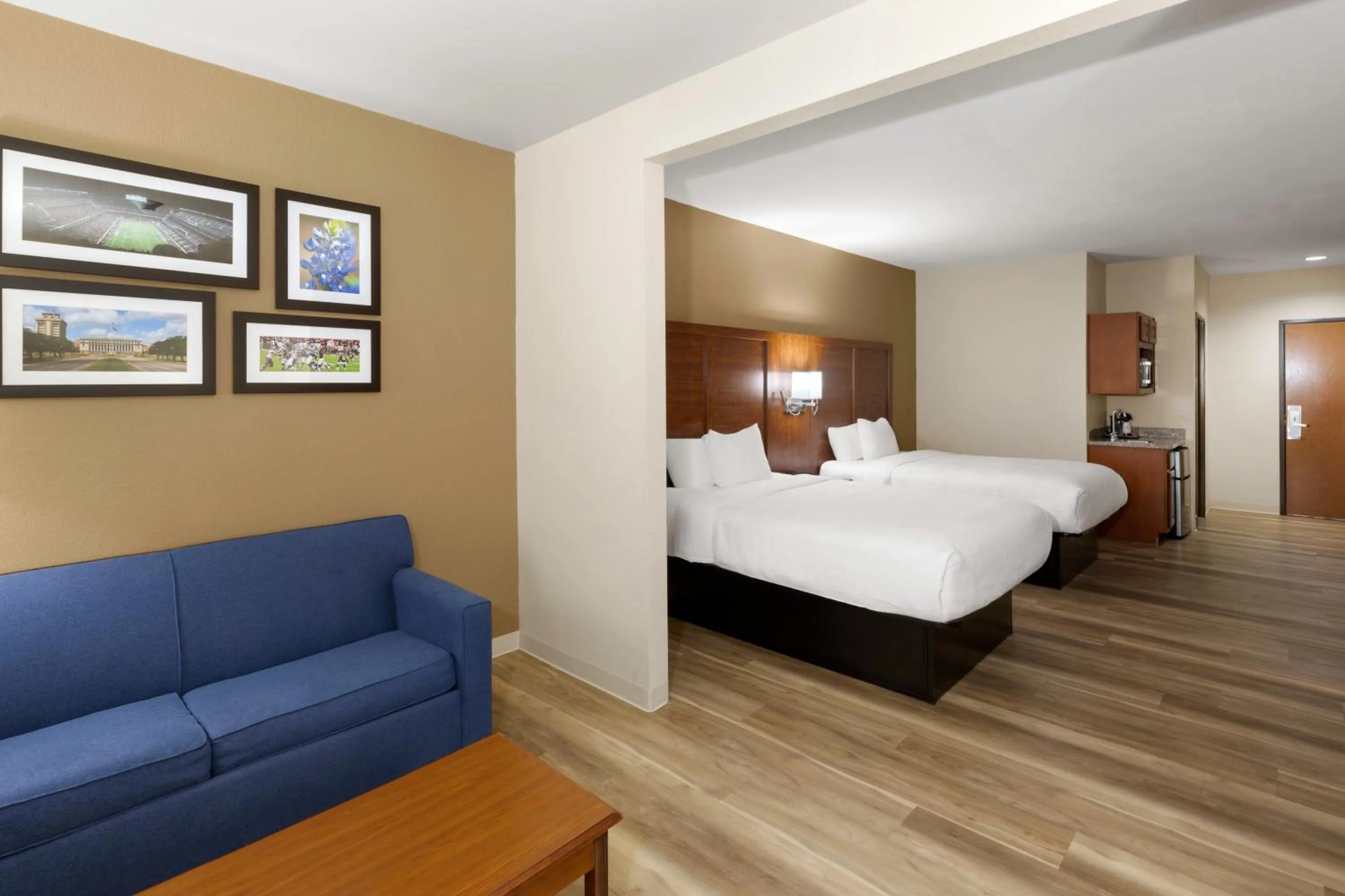 Bedroom, Bed in Wingate by Wyndham College Station South