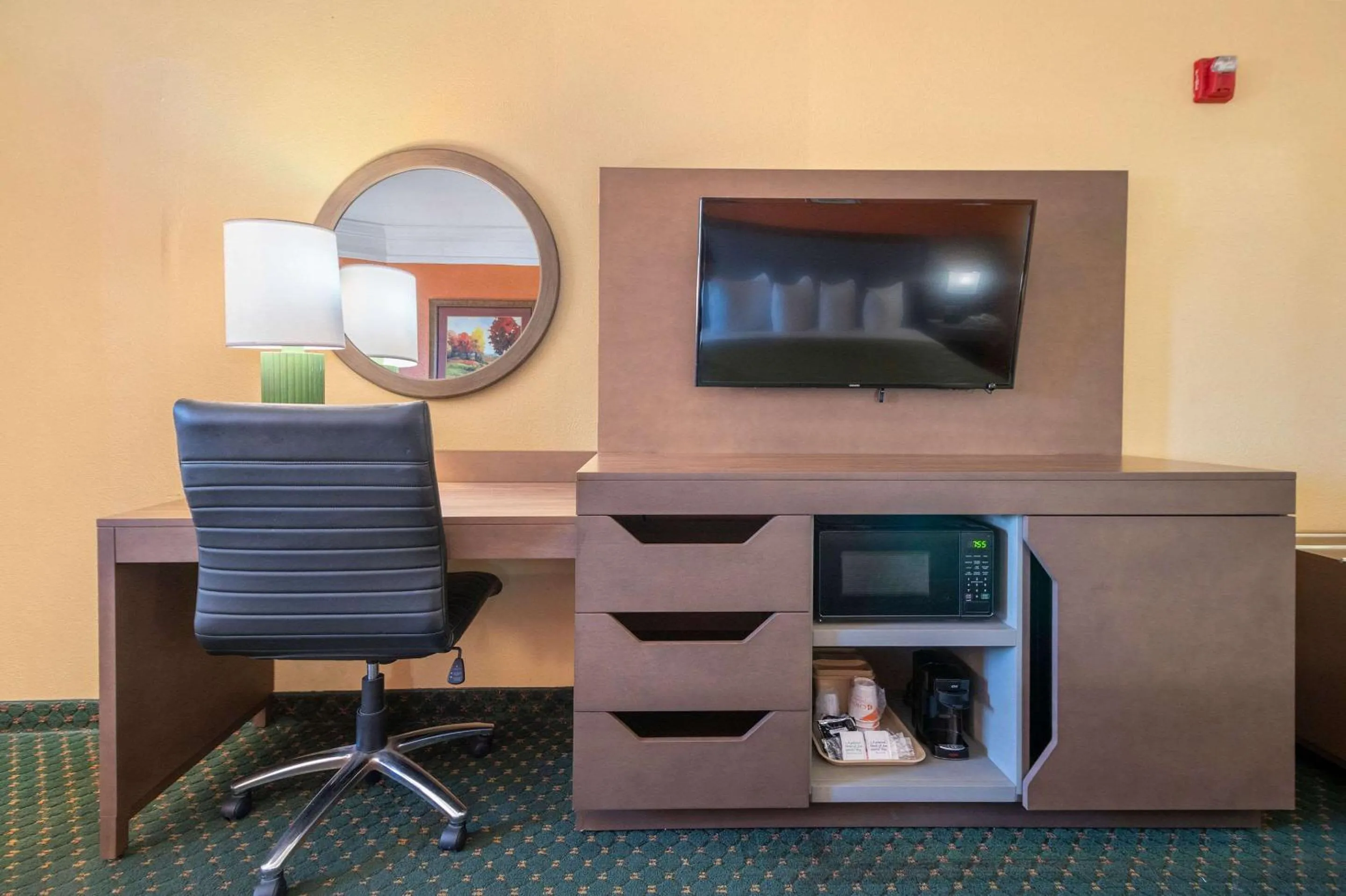 Bedroom in Quality Inn & Suites Galveston - Beachfront