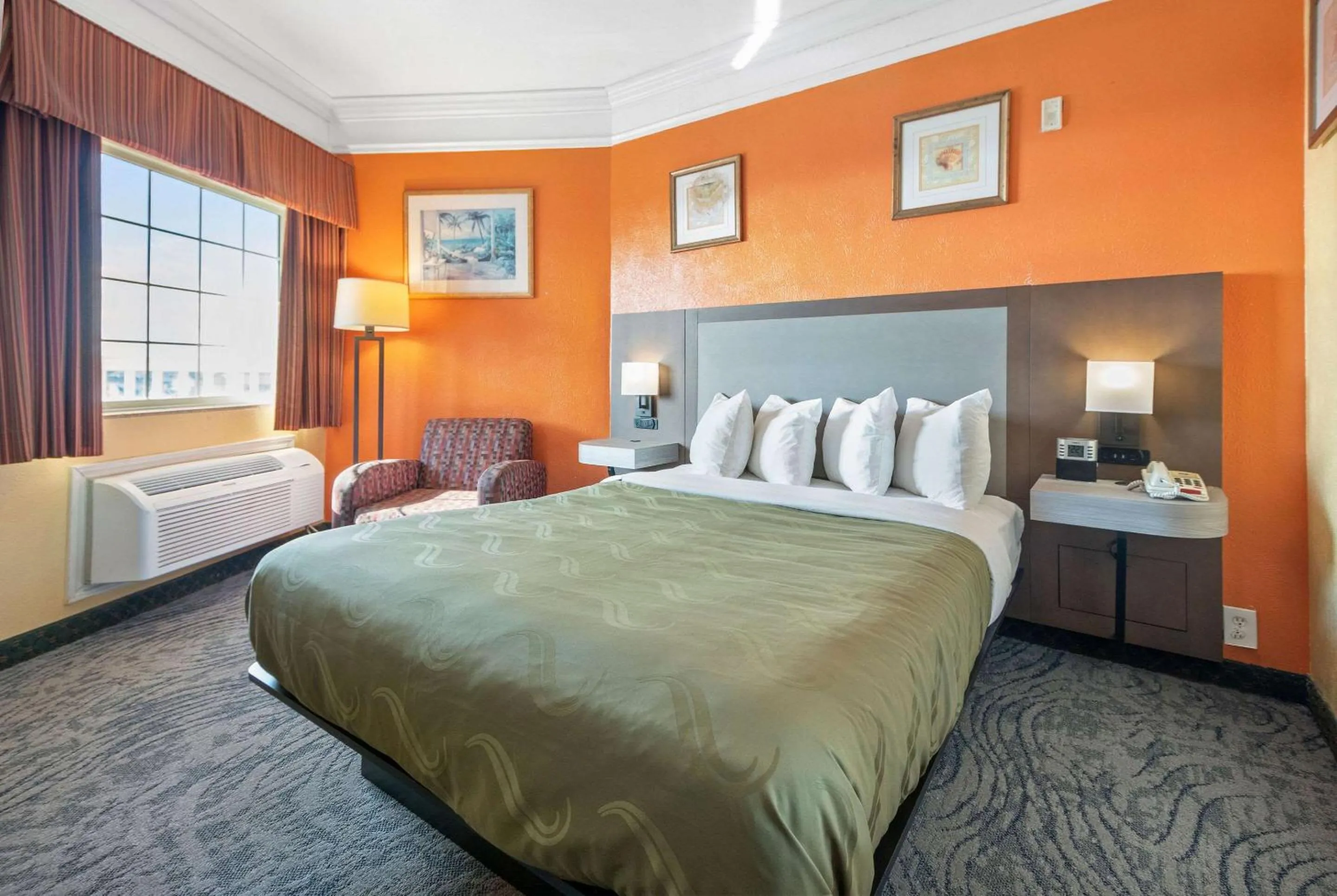 Bedroom, Bed in Quality Inn & Suites Galveston - Beachfront