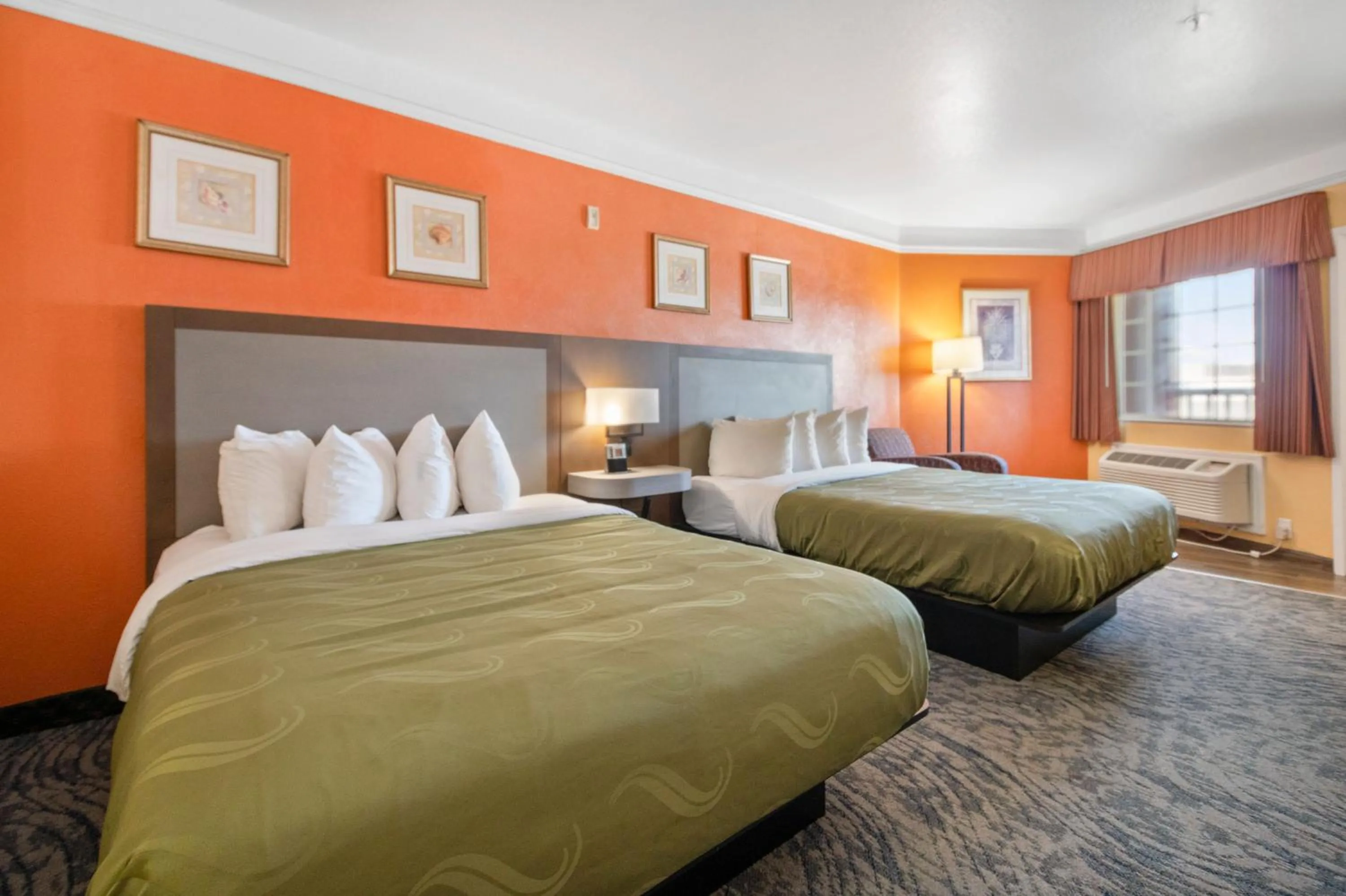 Photo of the whole room, Bed in Quality Inn & Suites Galveston - Beachfront