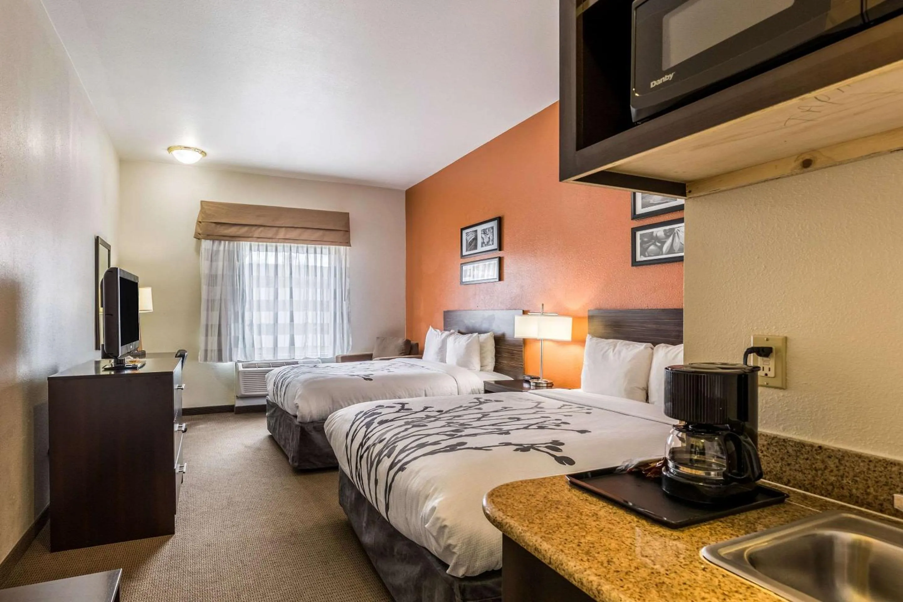 Photo of the whole room, Bed in Sleep Inn & Suites Stafford - Sugarland