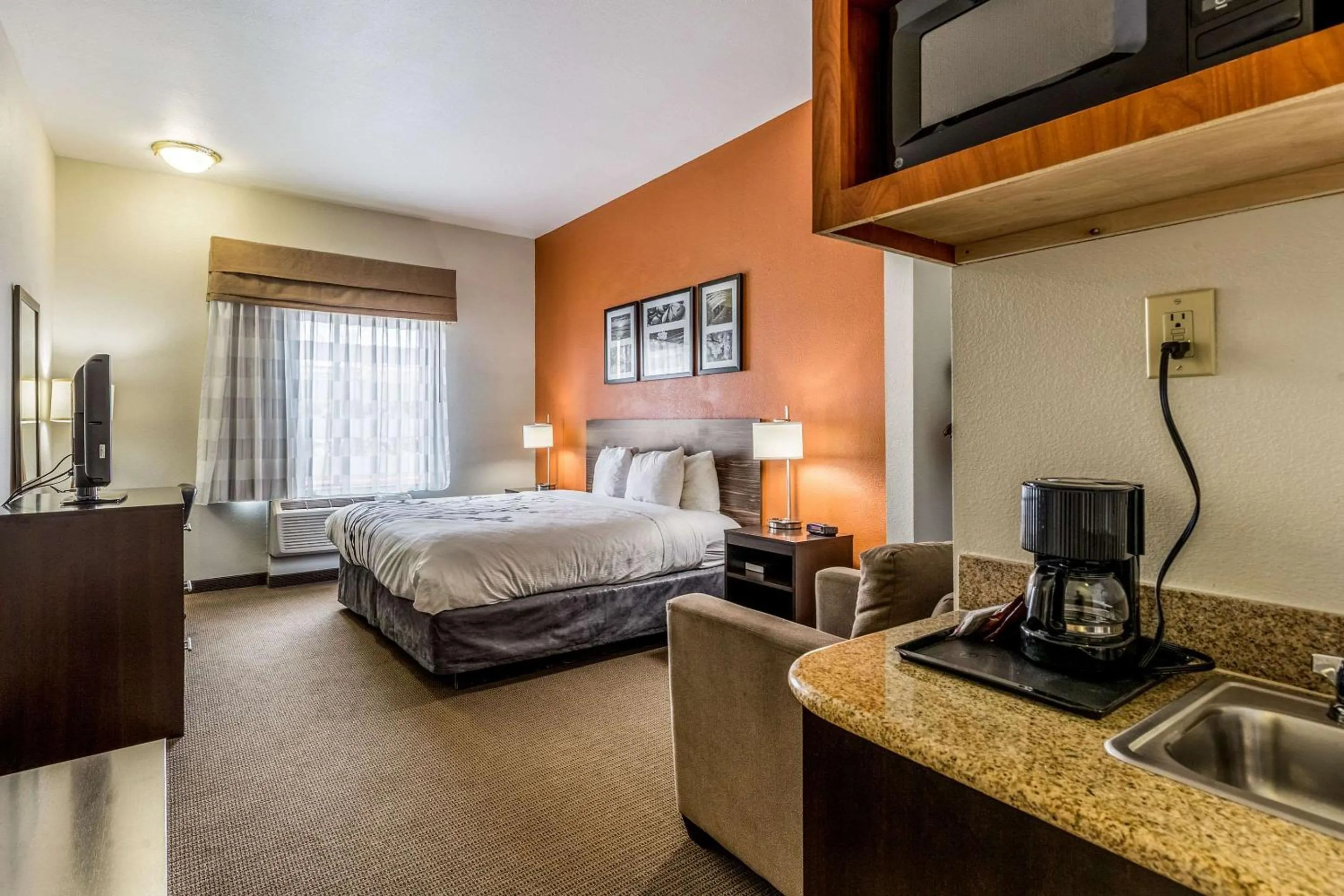 Photo of the whole room, Bed in Sleep Inn & Suites Stafford - Sugarland