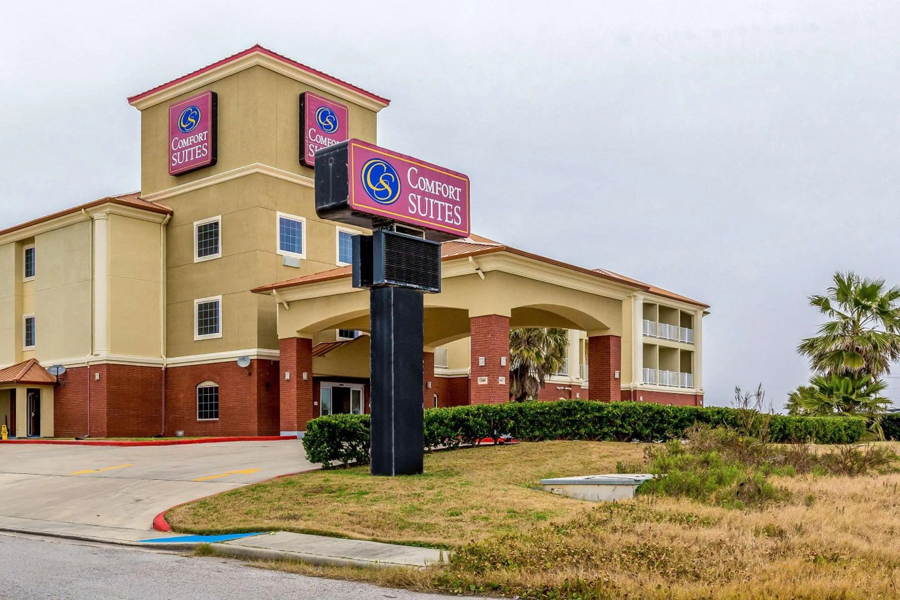 Property building in Comfort Suites Galveston Cruise Port Area - Beachside