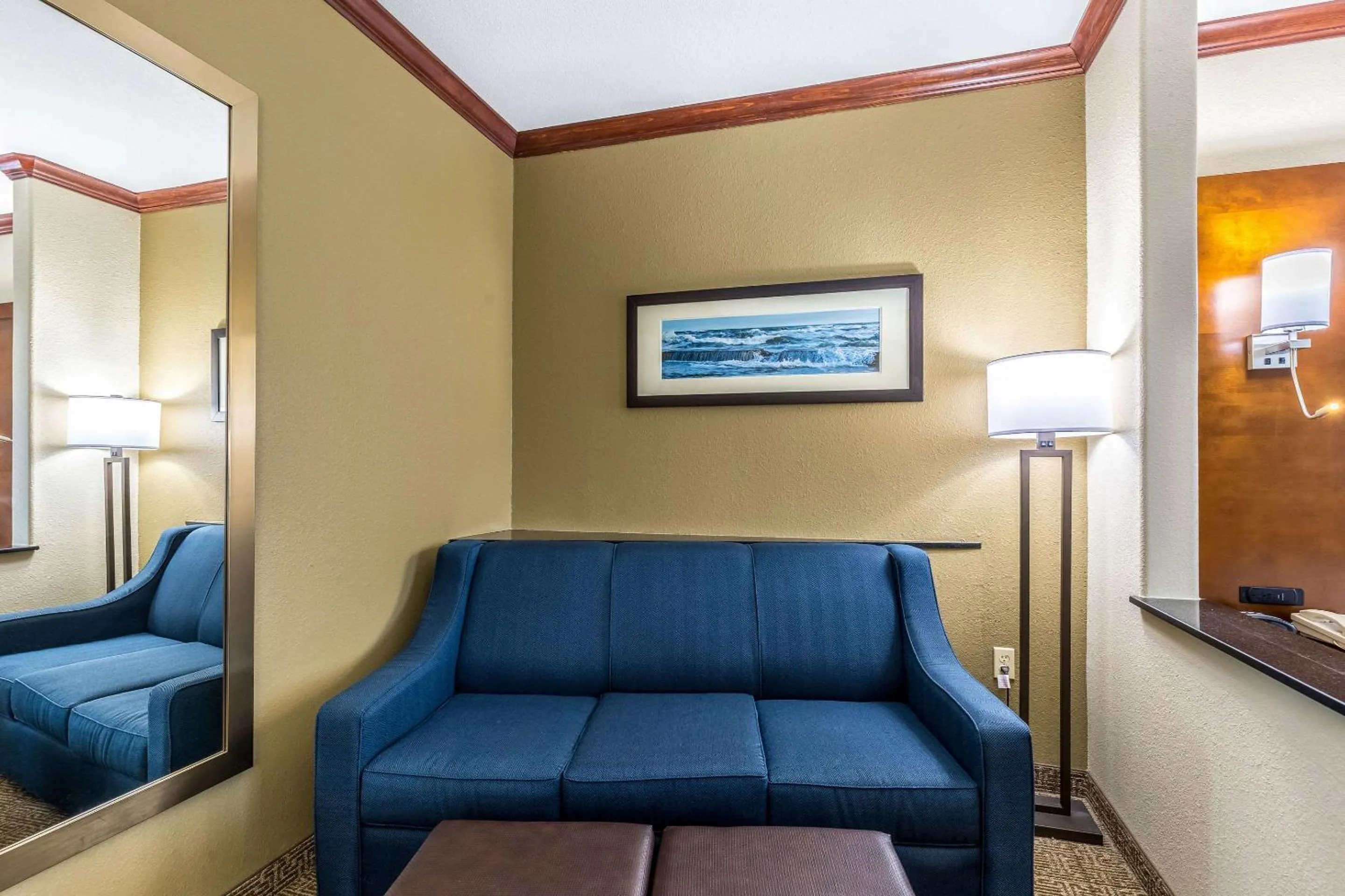 Photo of the whole room in Comfort Suites Galveston Cruise Port Area - Beachside
