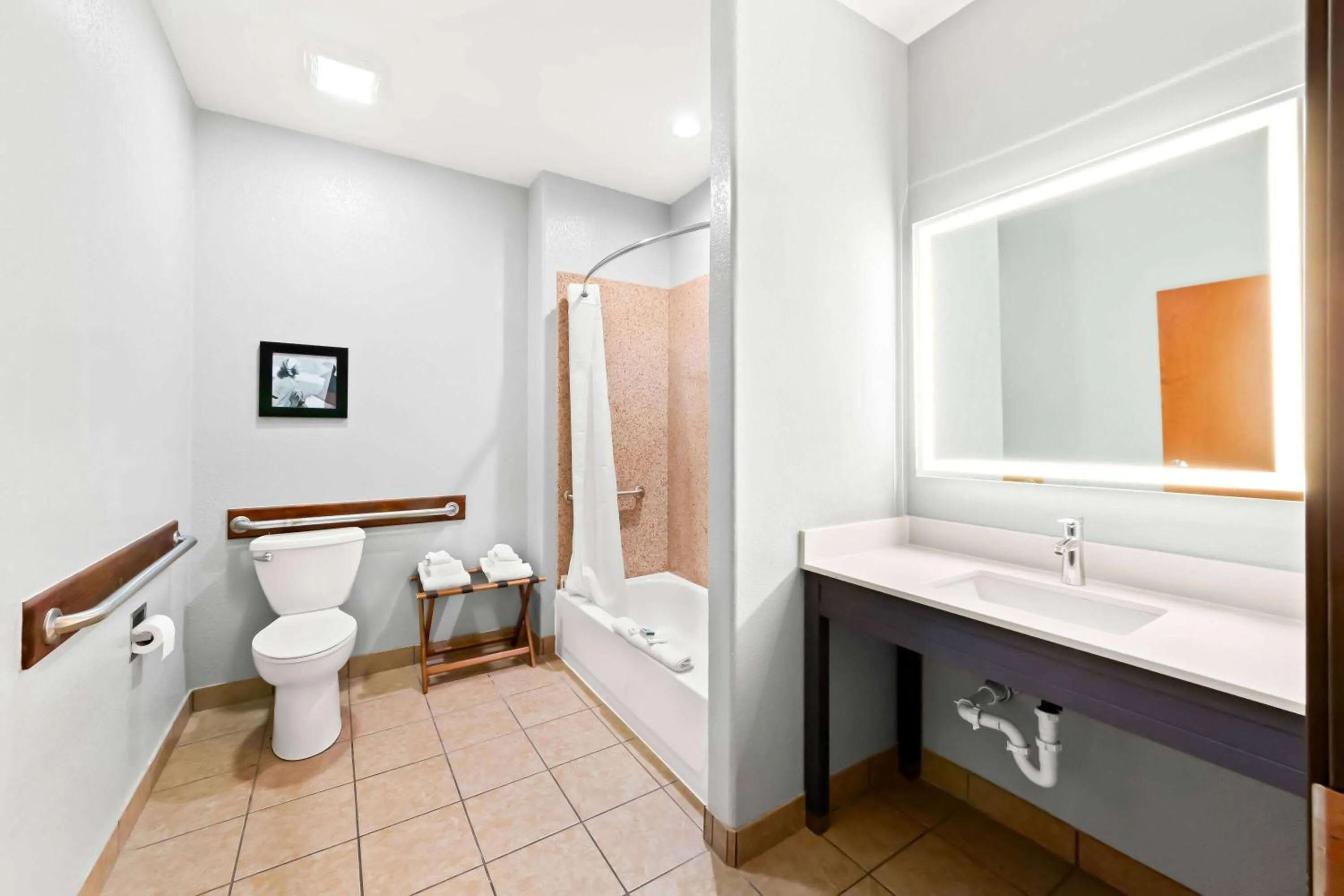 Bathroom in AmericInn by Wyndham New Braunfels