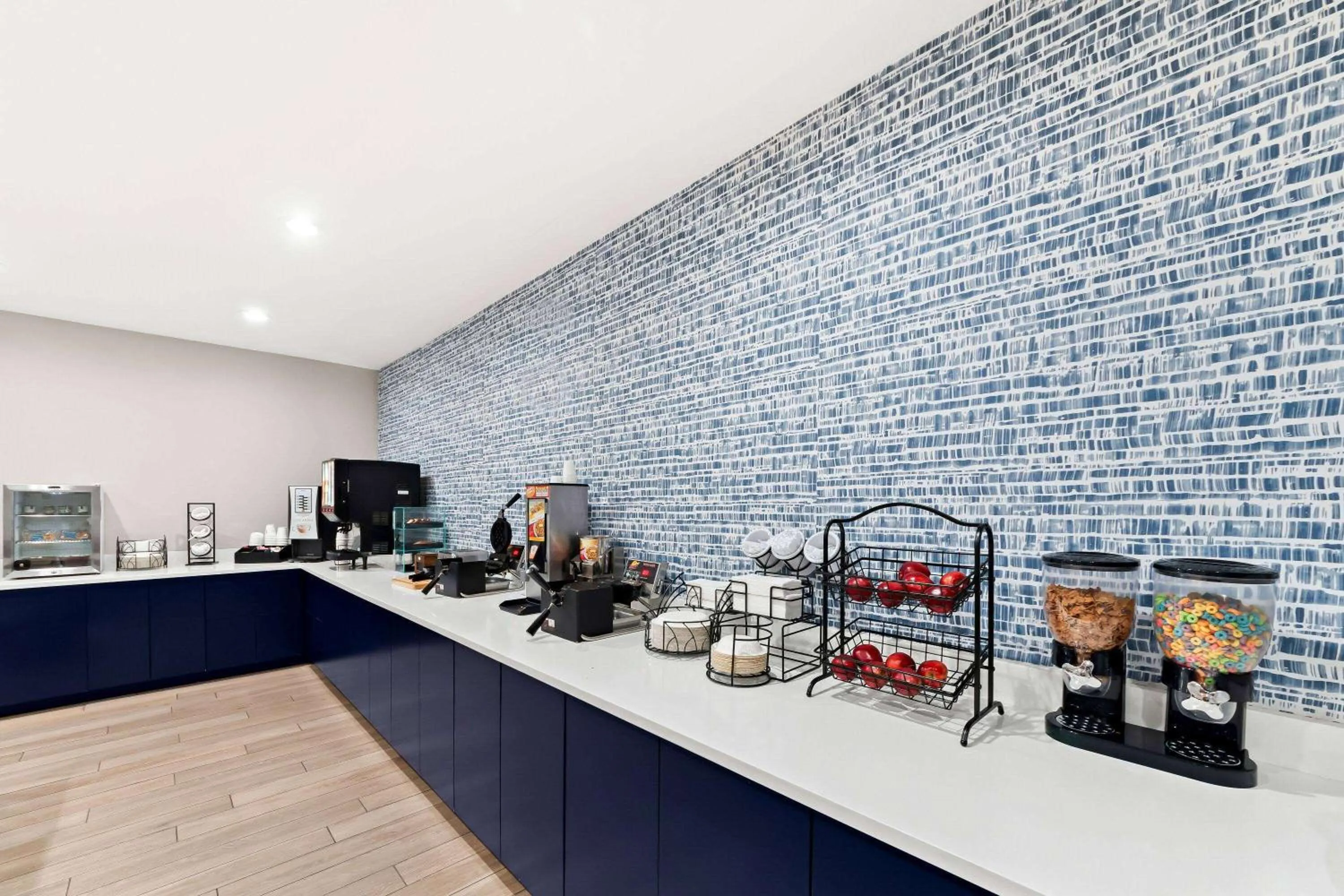 Restaurant/places to eat in AmericInn by Wyndham New Braunfels