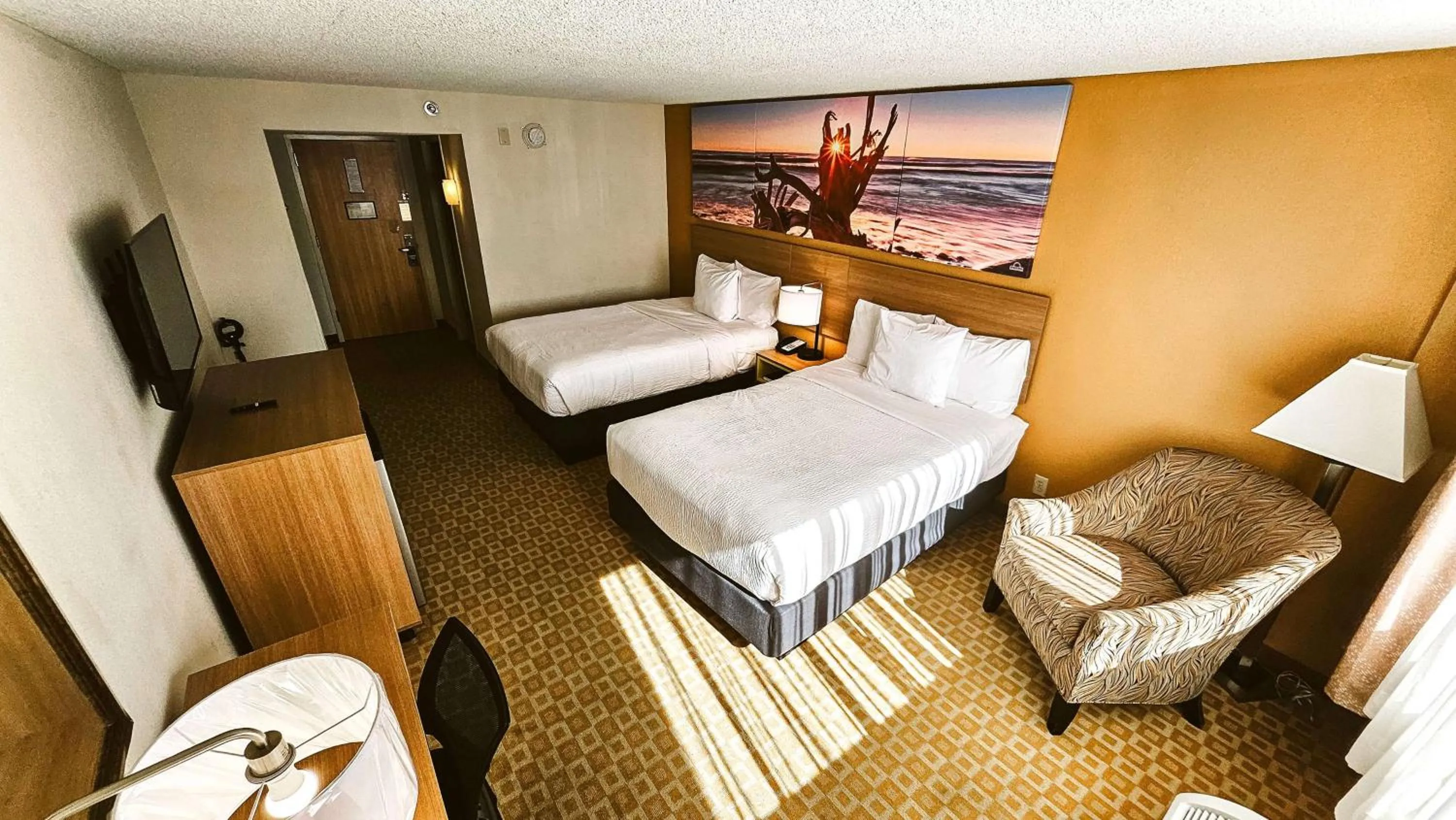 Photo of the whole room, Bed in Days Inn by Wyndham Sherman