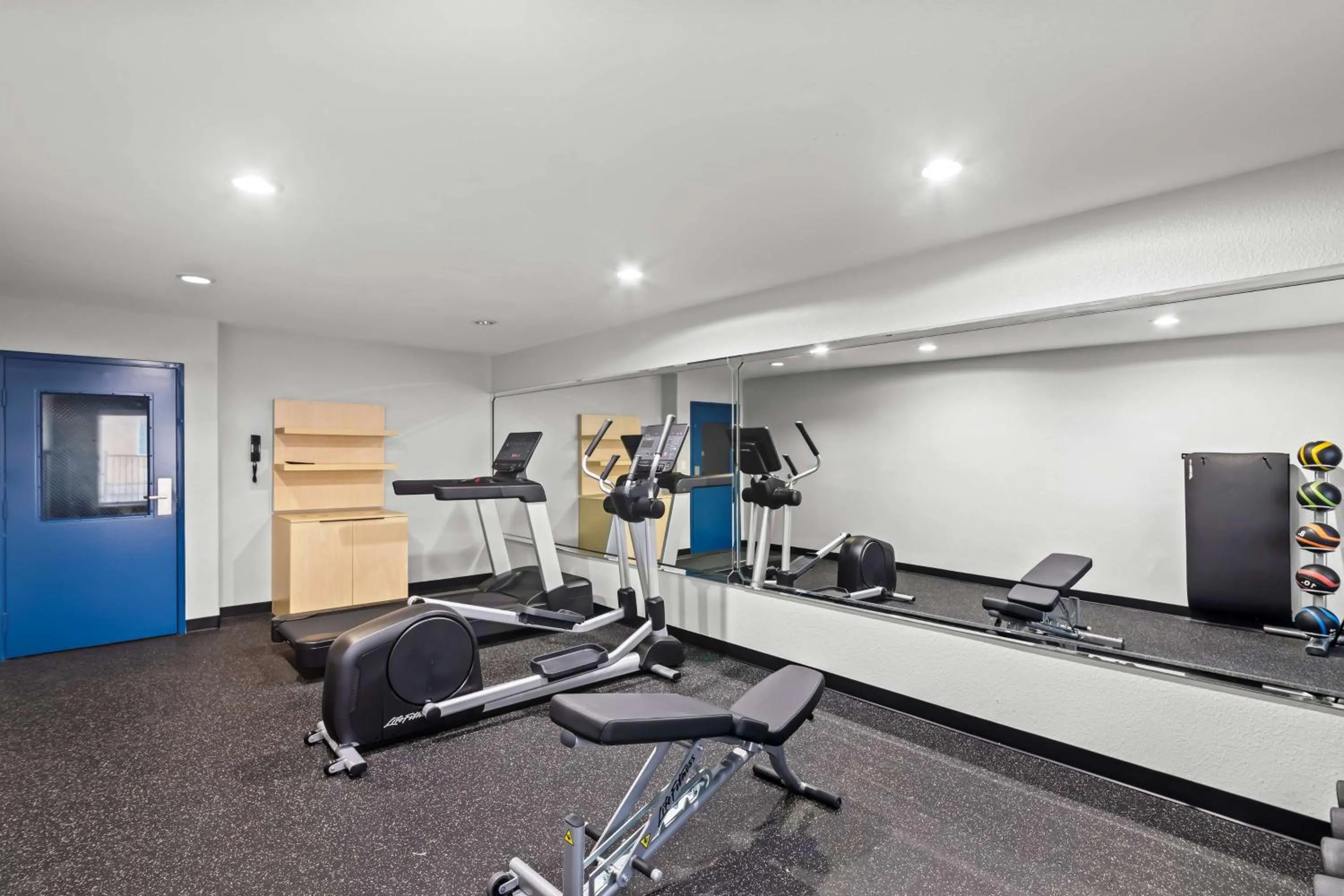 Fitness centre/facilities in Sleep Inn & Suites Near Fort Cavazos