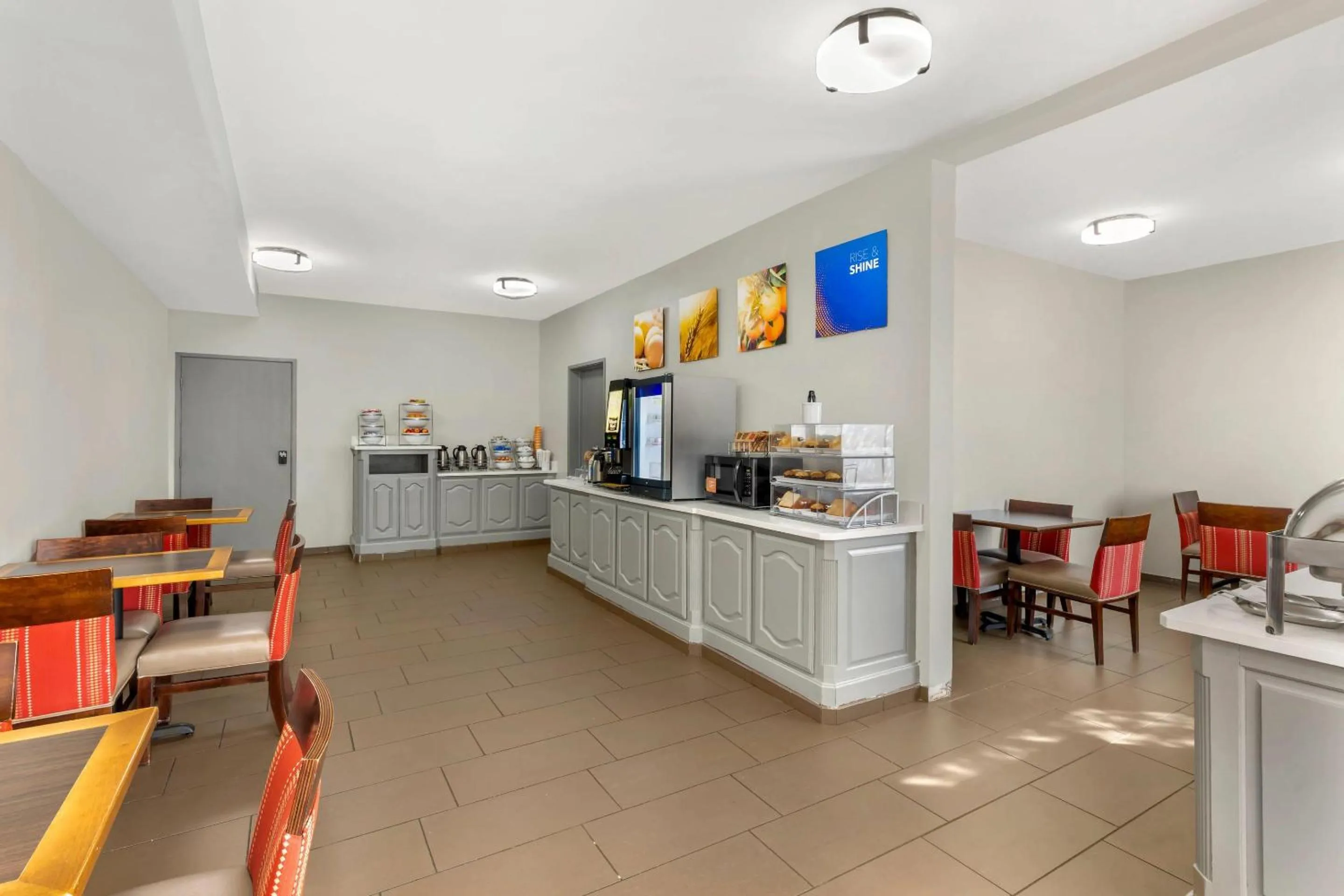 Breakfast in Comfort Inn & Suites Red Oak - Dallas Area