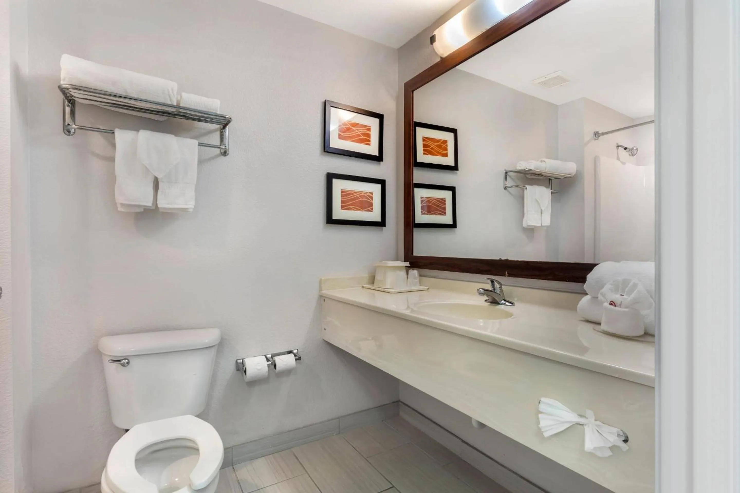 Bedroom in Comfort Inn & Suites Red Oak - Dallas Area