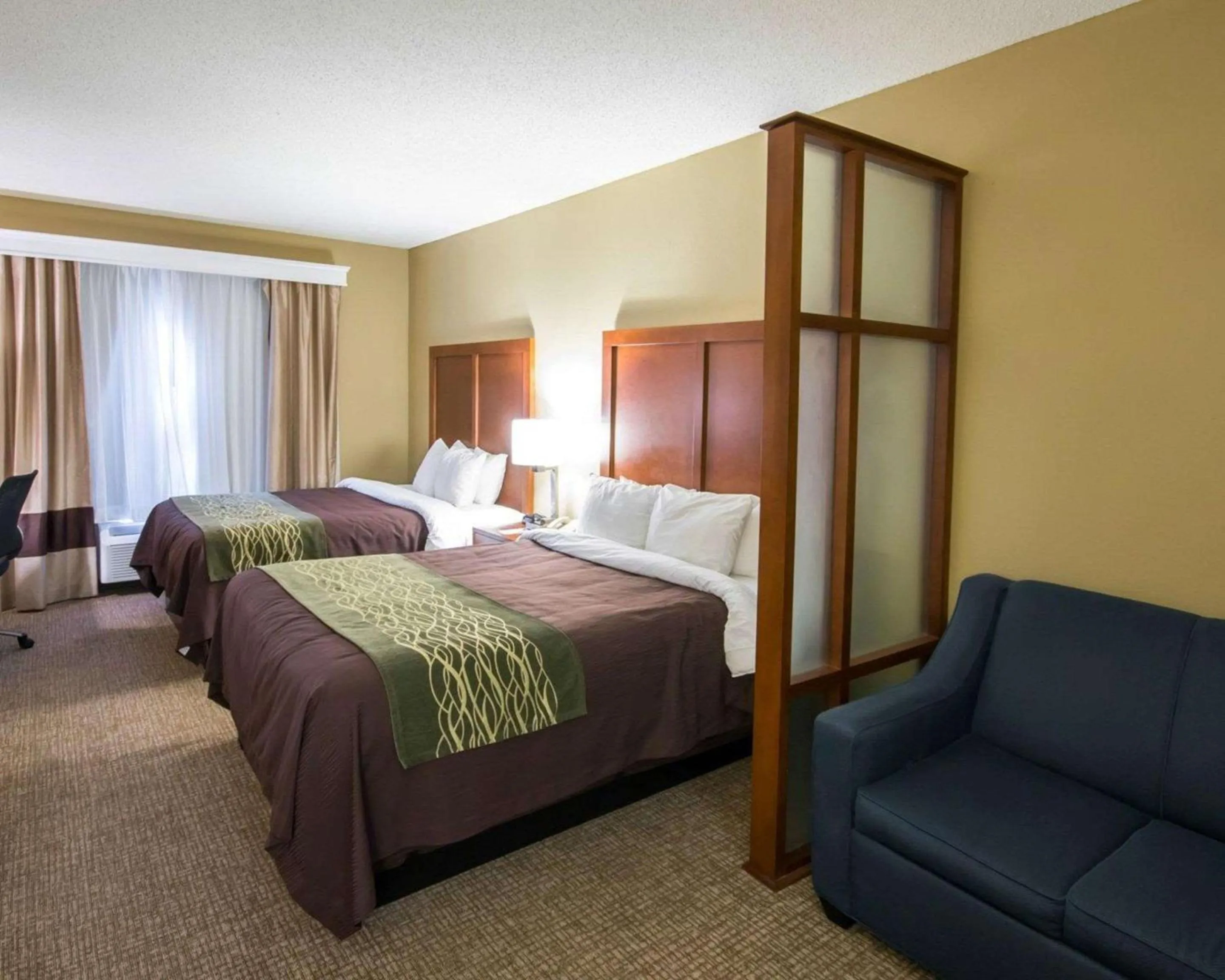 Photo of the whole room, Bed in Comfort Inn & Suites