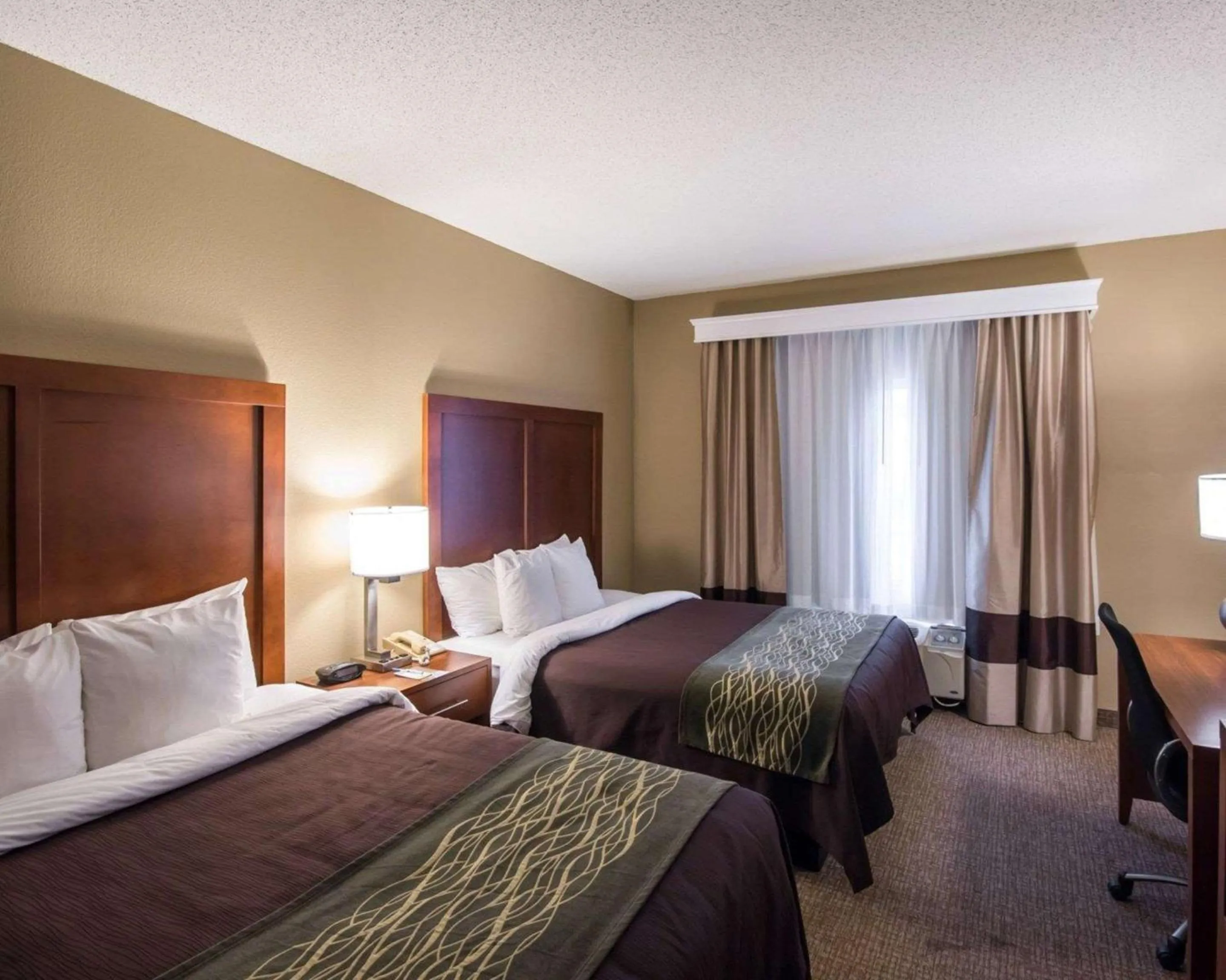 Photo of the whole room, Bed in Comfort Inn & Suites