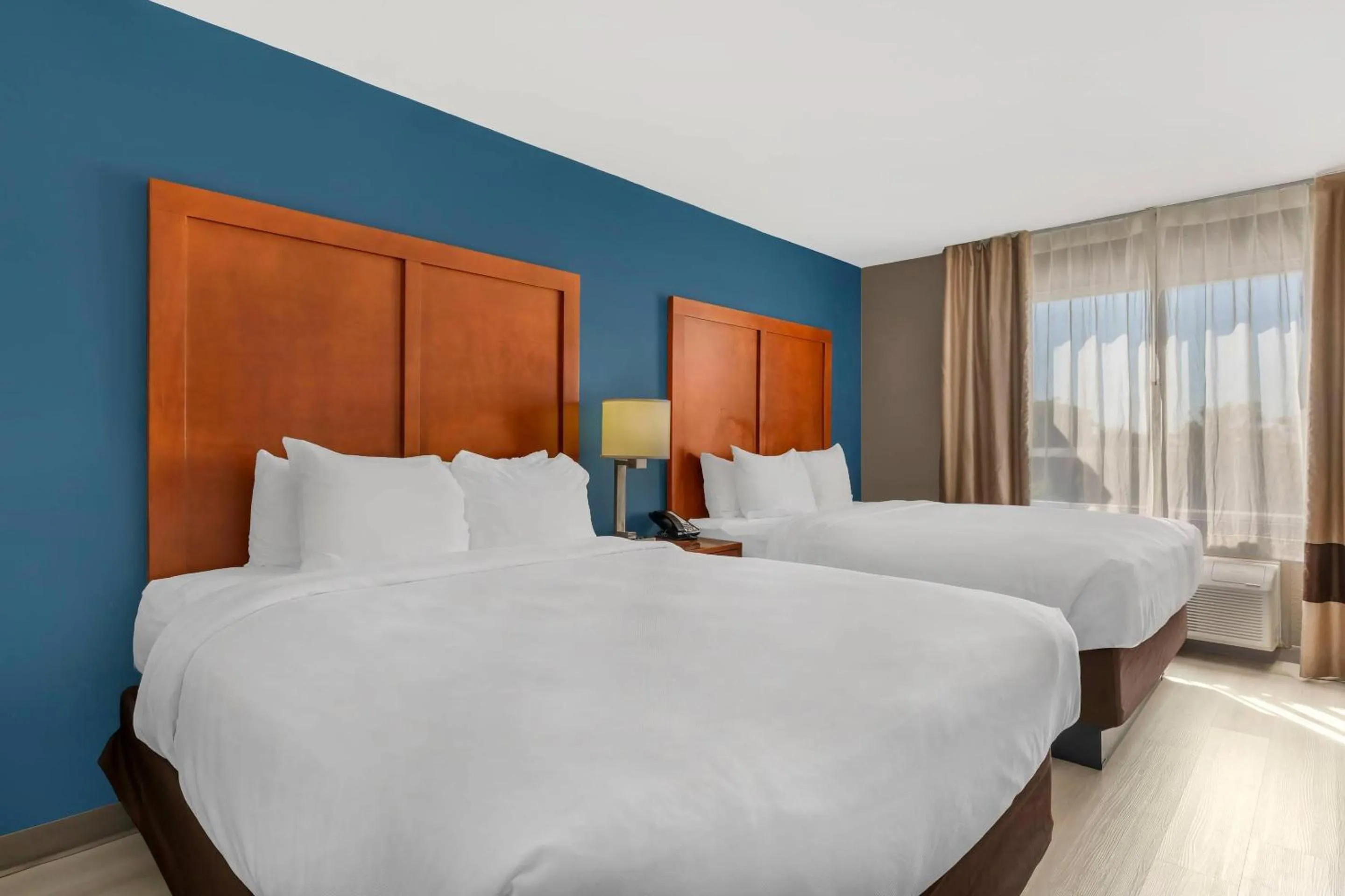 Bedroom, Bed in Comfort Inn & Suites Red Oak - Dallas Area