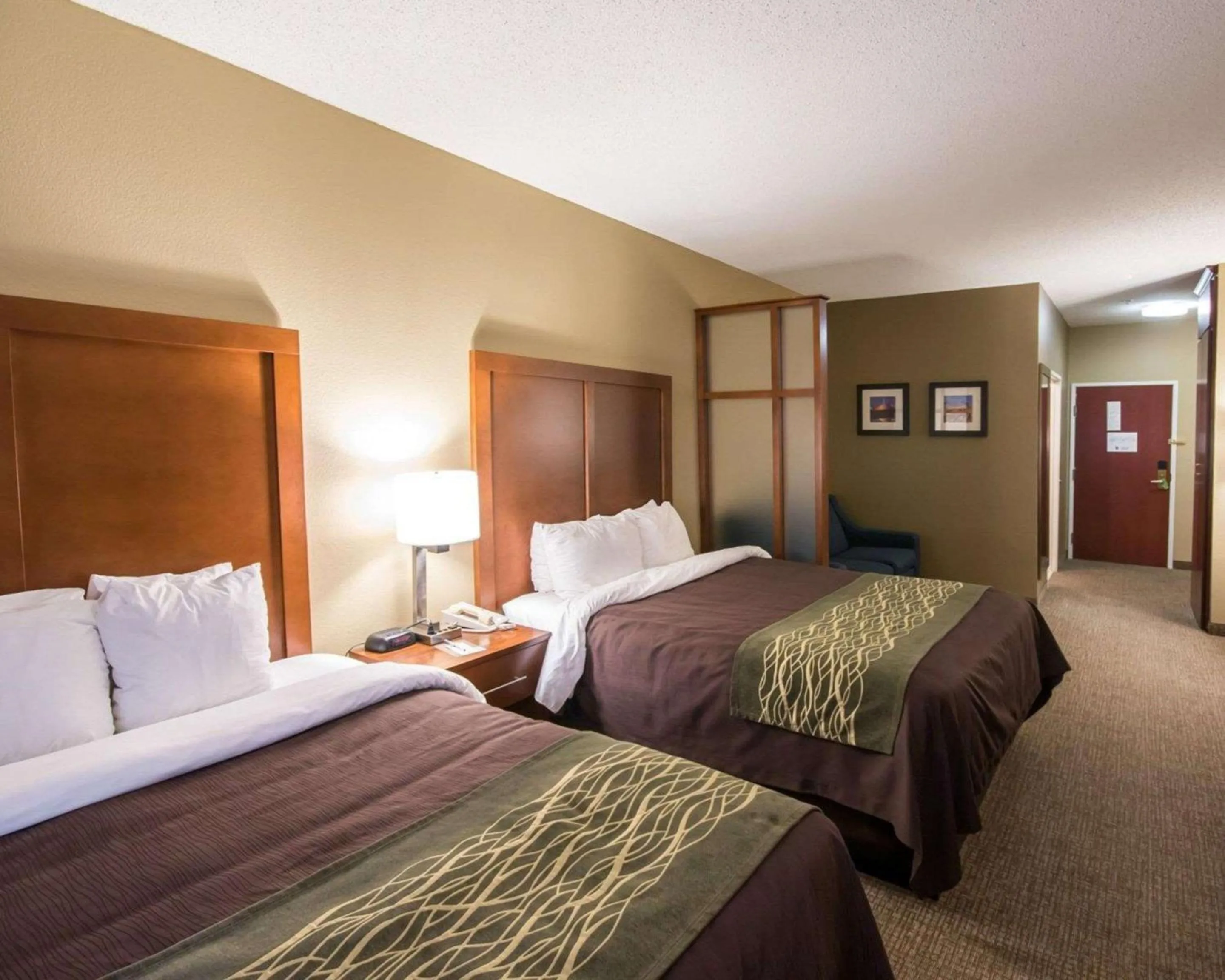 Photo of the whole room, Bed in Comfort Inn & Suites