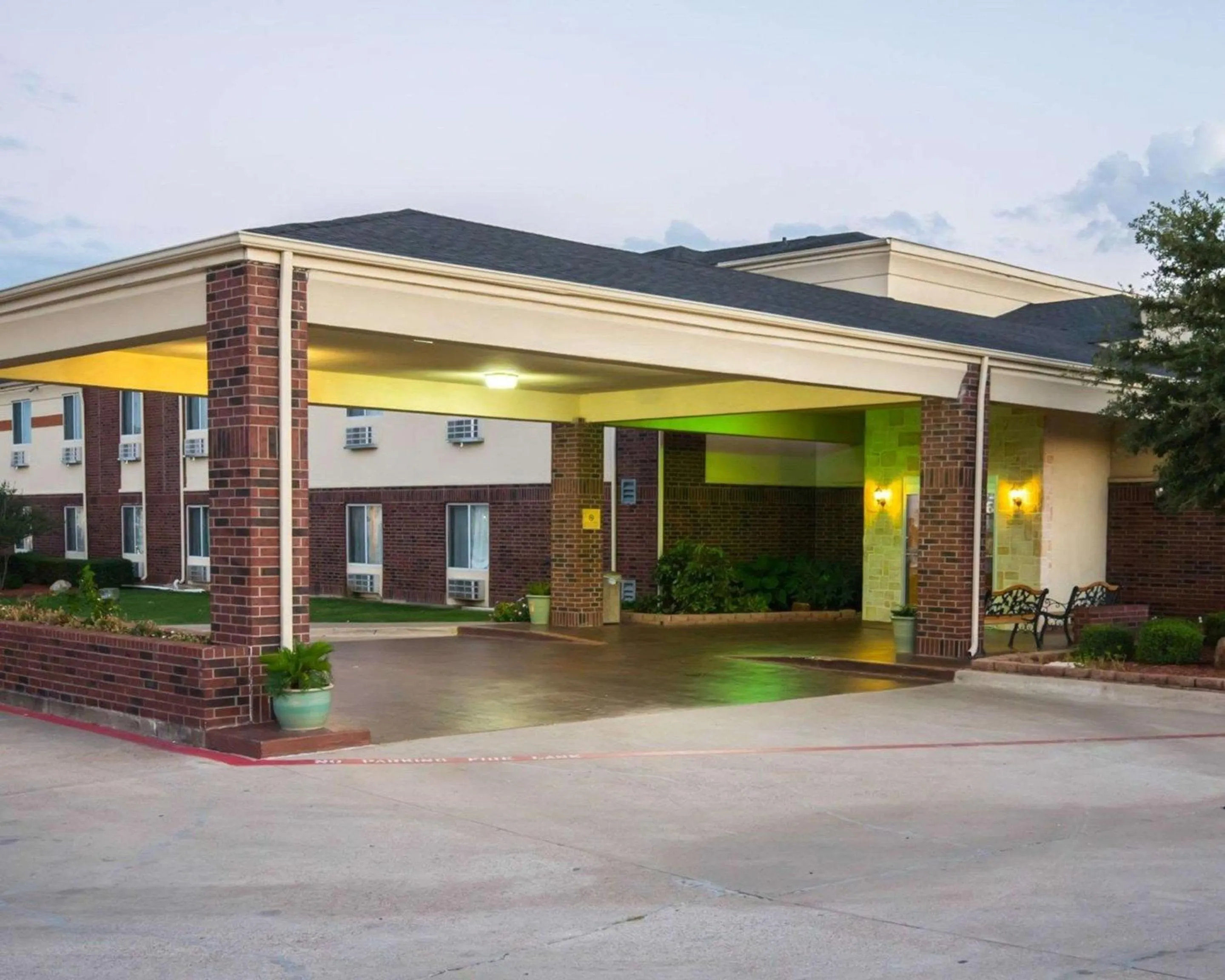 Property building in Comfort Inn & Suites