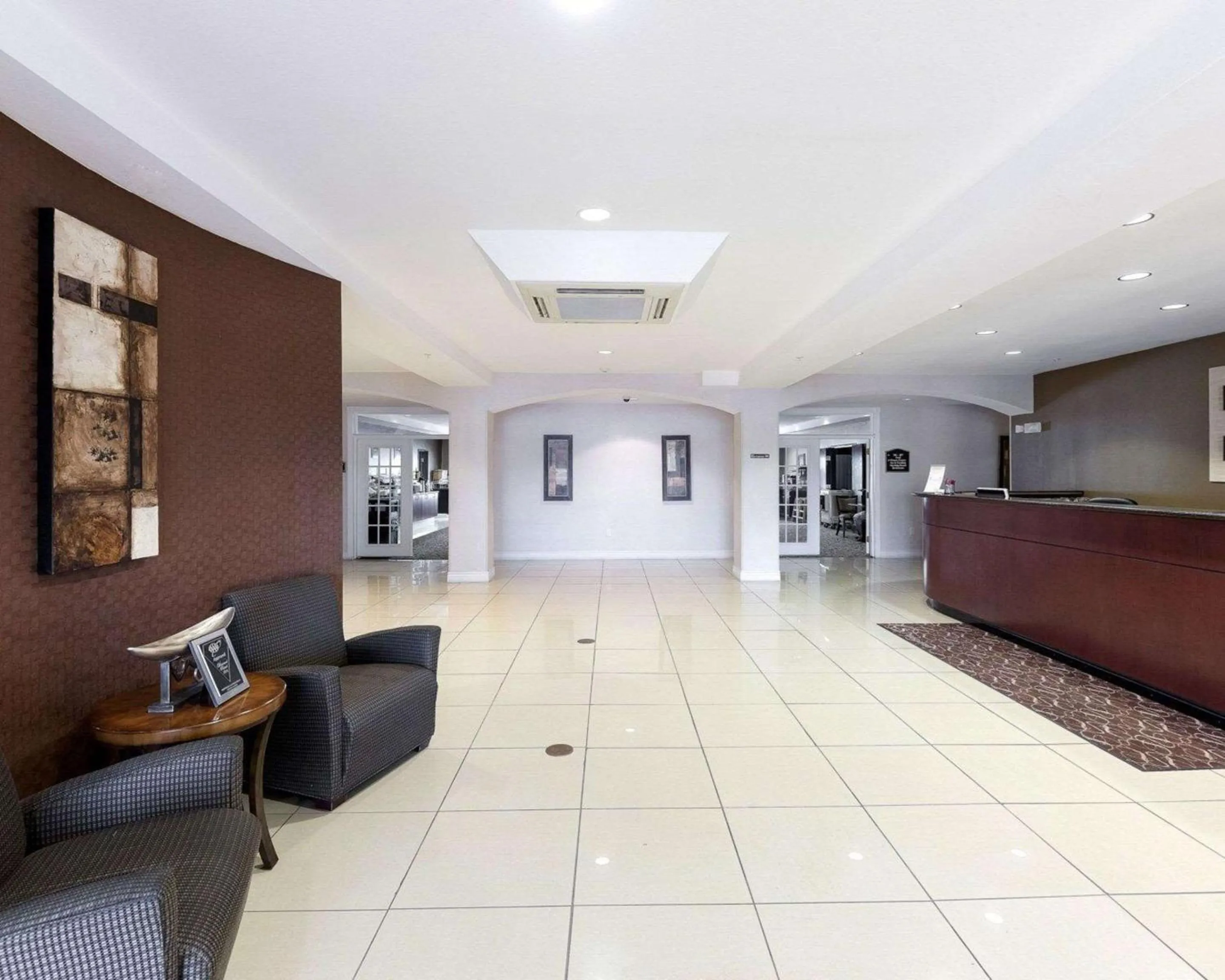 Lobby or reception in Comfort Suites University