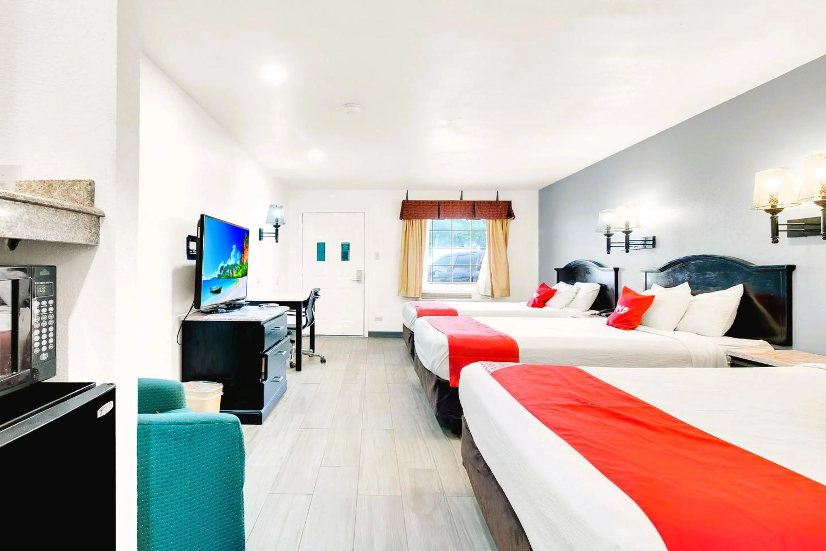 Bedroom, Bed in Three Rivers Executive Inn & Suites By OYO