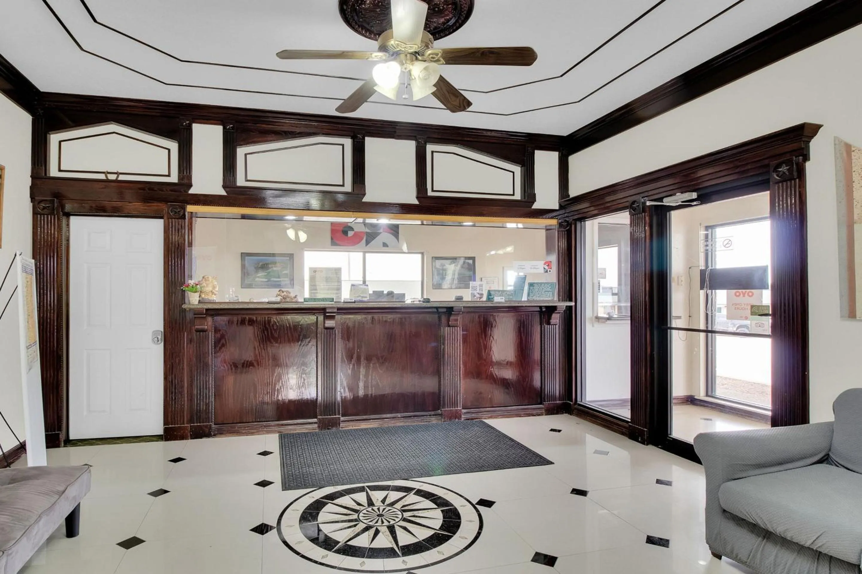 Lobby or reception in Three Rivers Executive Inn & Suites By OYO