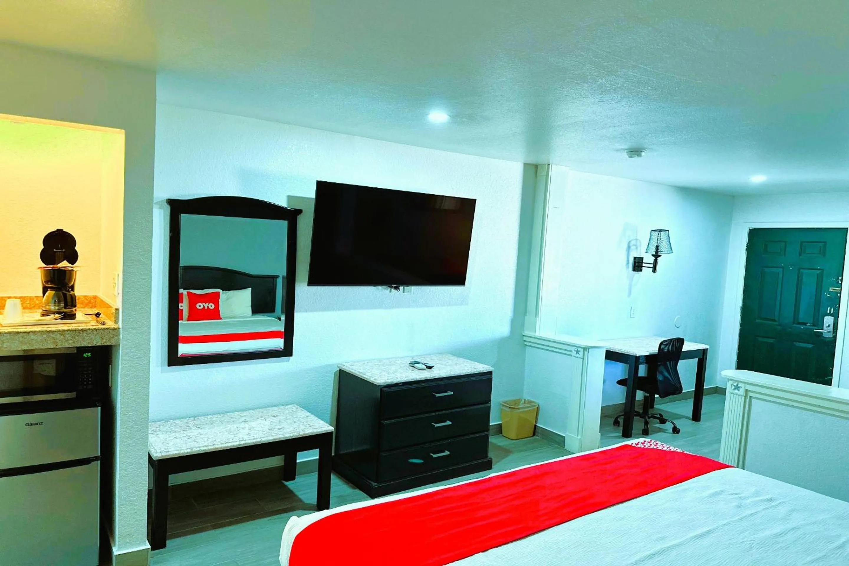 Bedroom, Bed in Three Rivers Executive Inn & Suites By OYO