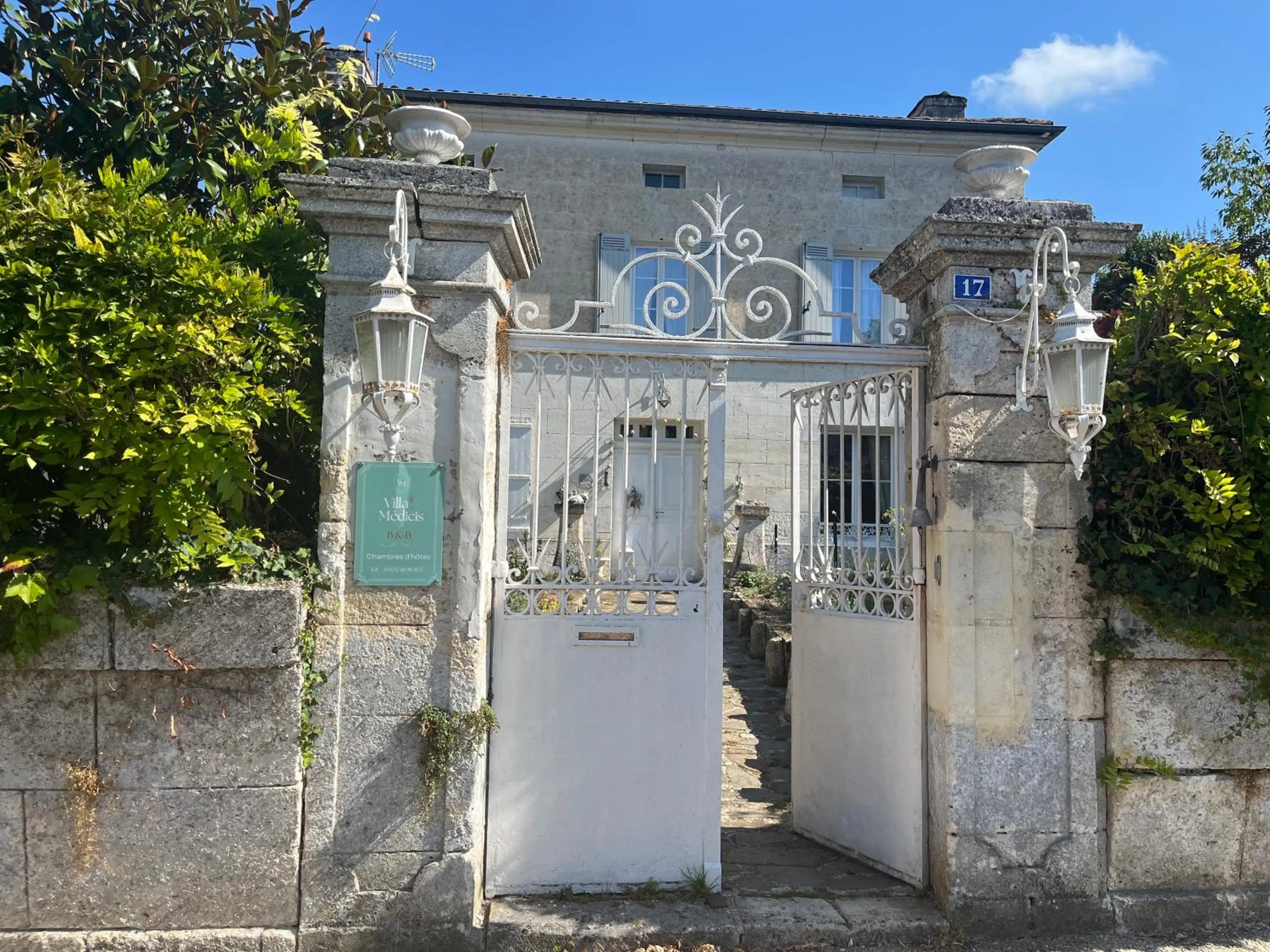 Property building in Villa Médicis