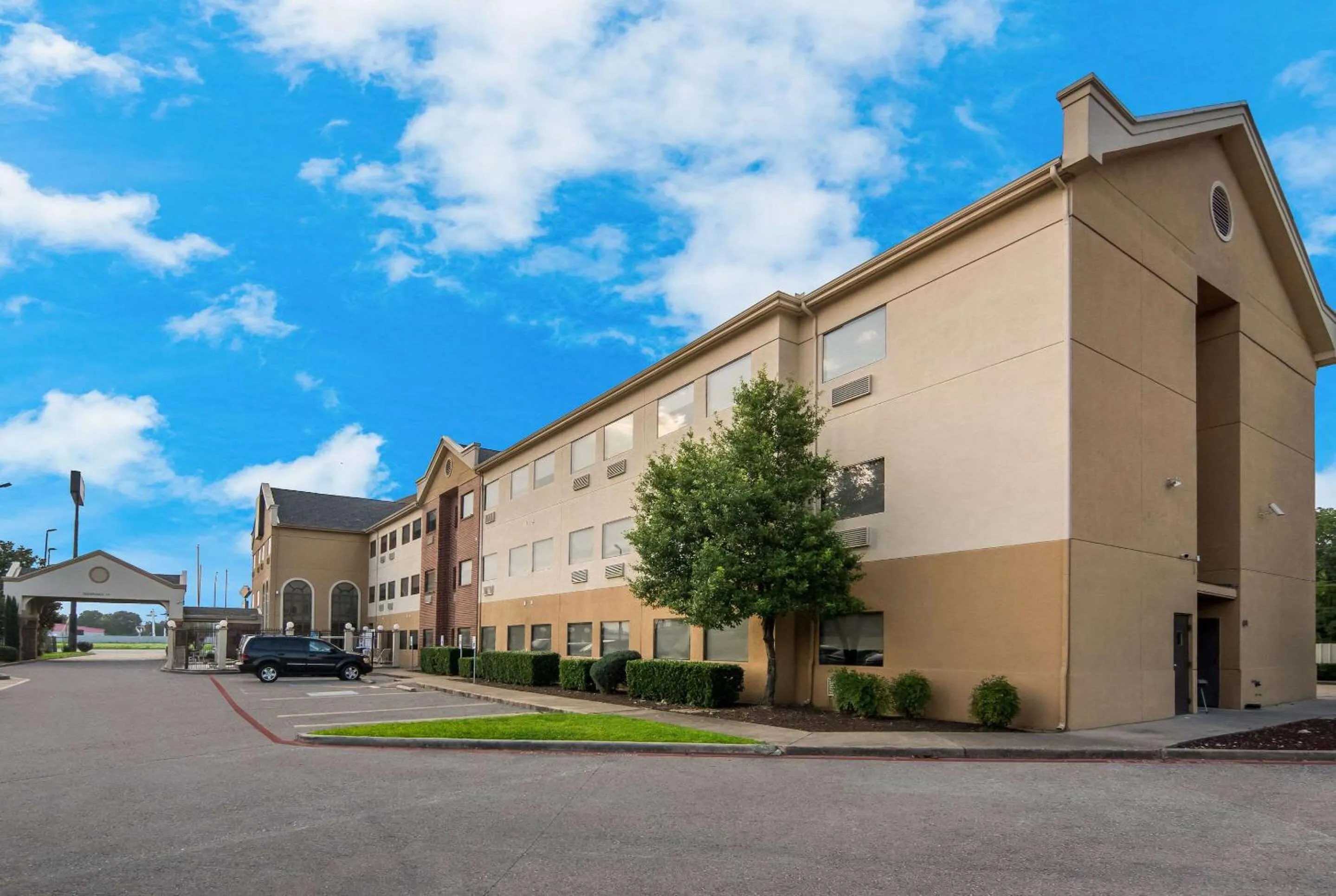 Property building in Quality Inn & Suites Waco North
