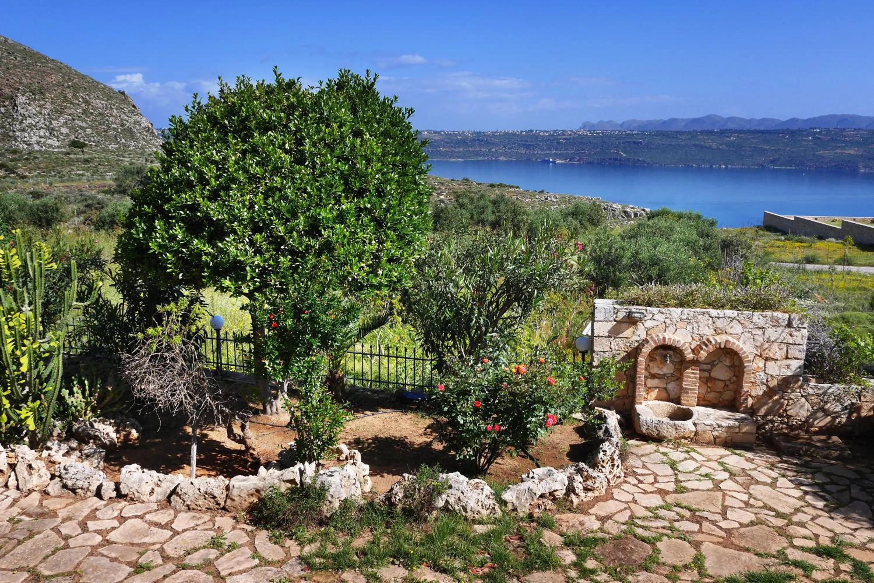 Garden in Areti Aparthotel