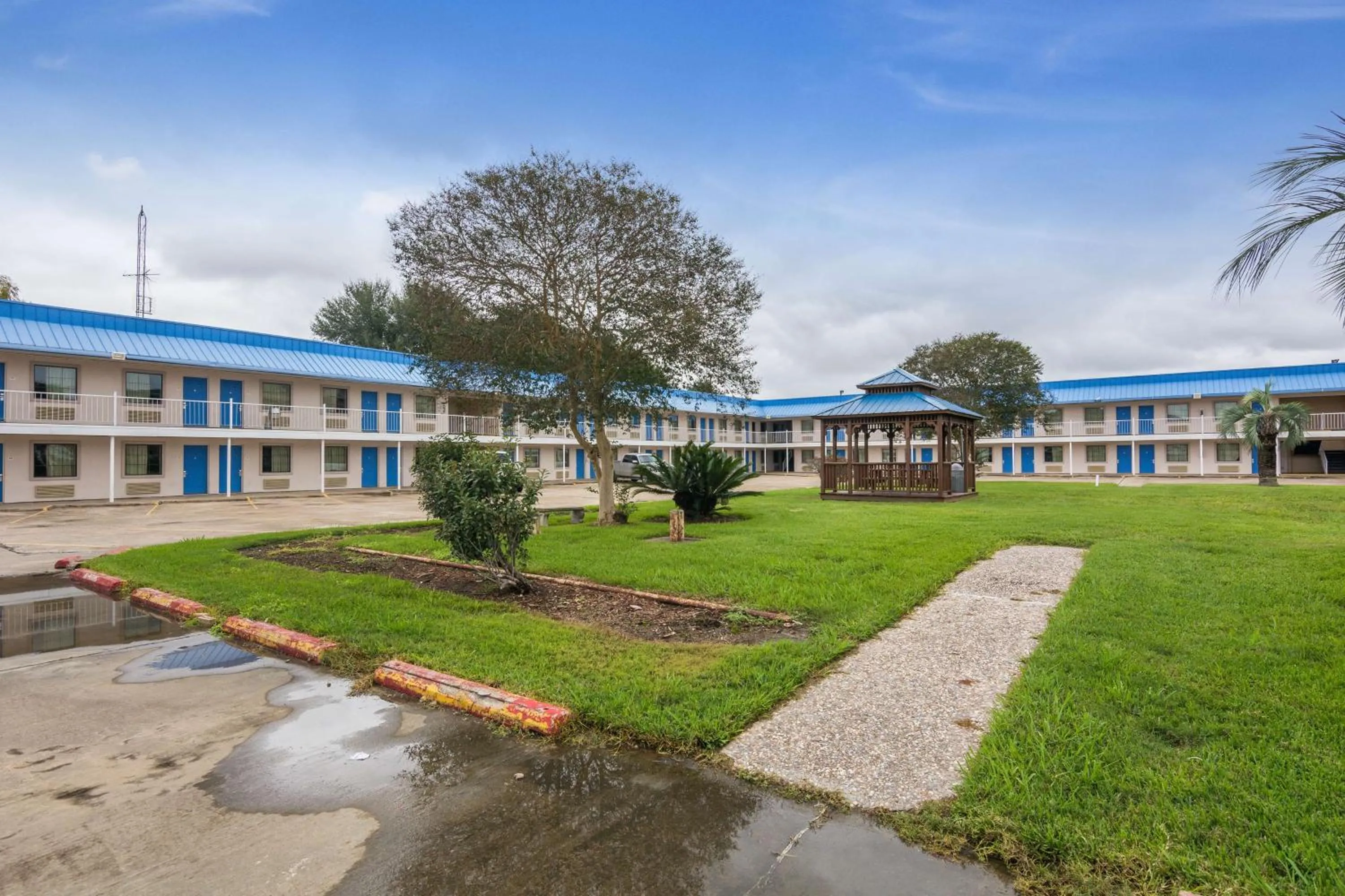 Property building in Motel 6-Winnie, TX