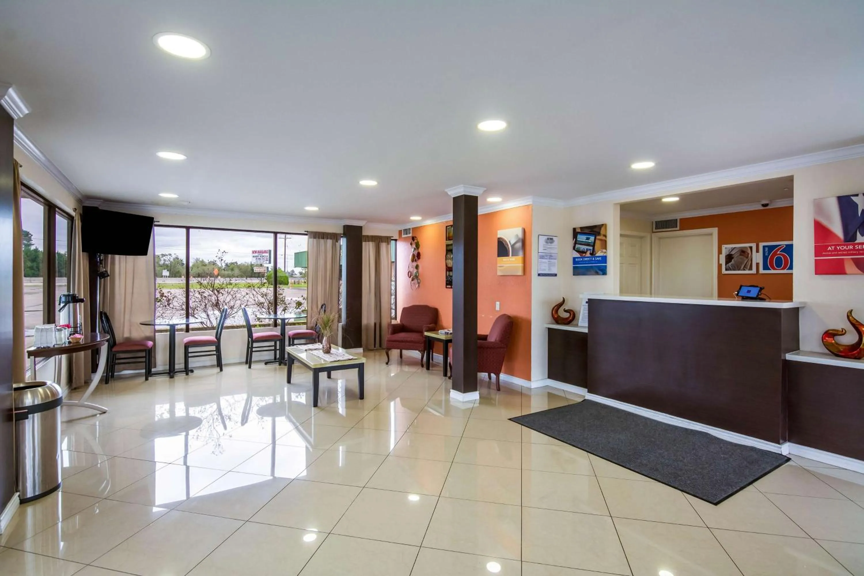 Lobby or reception in Motel 6-Winnie, TX