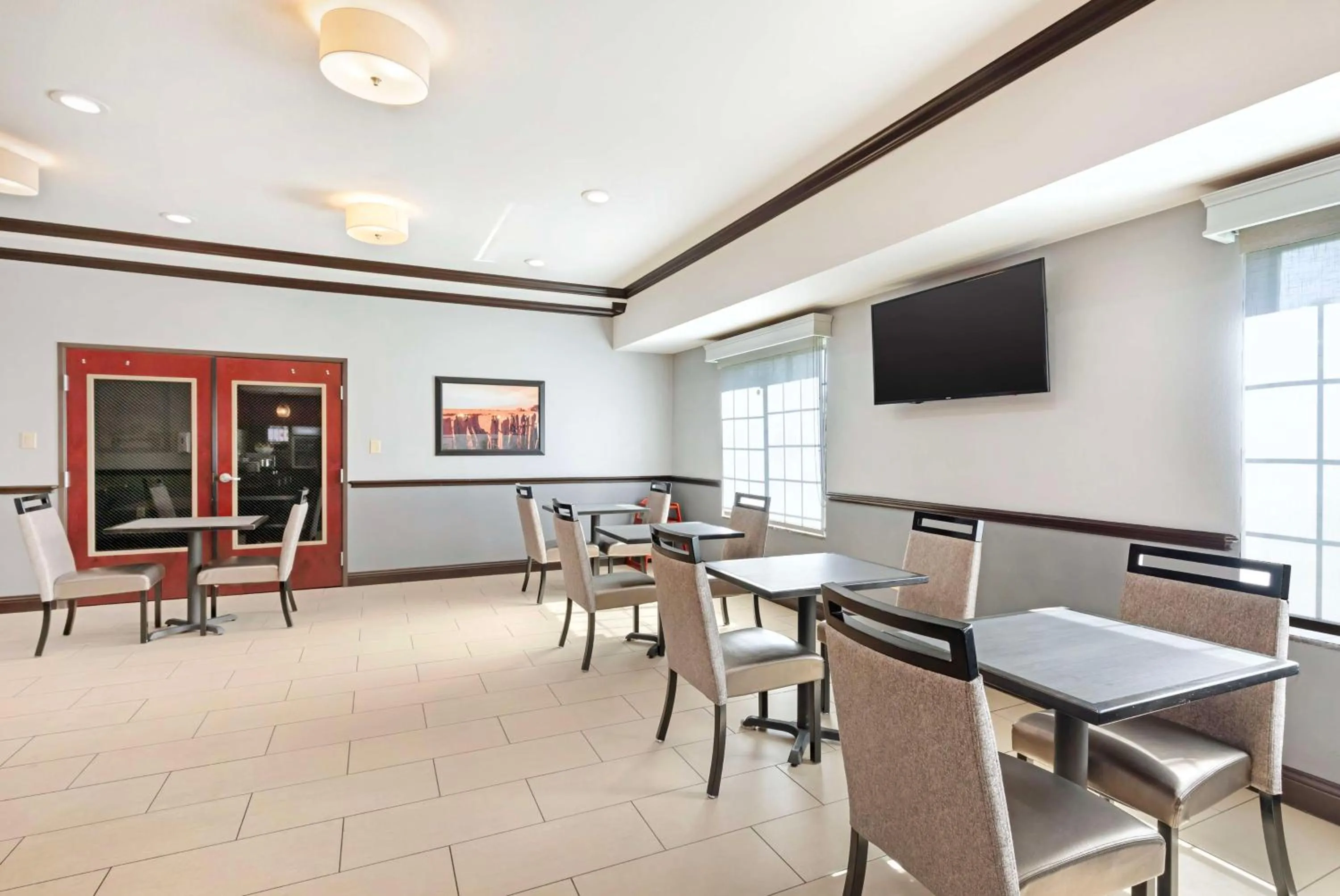 Breakfast in Best Western Carthage Inn & Suites