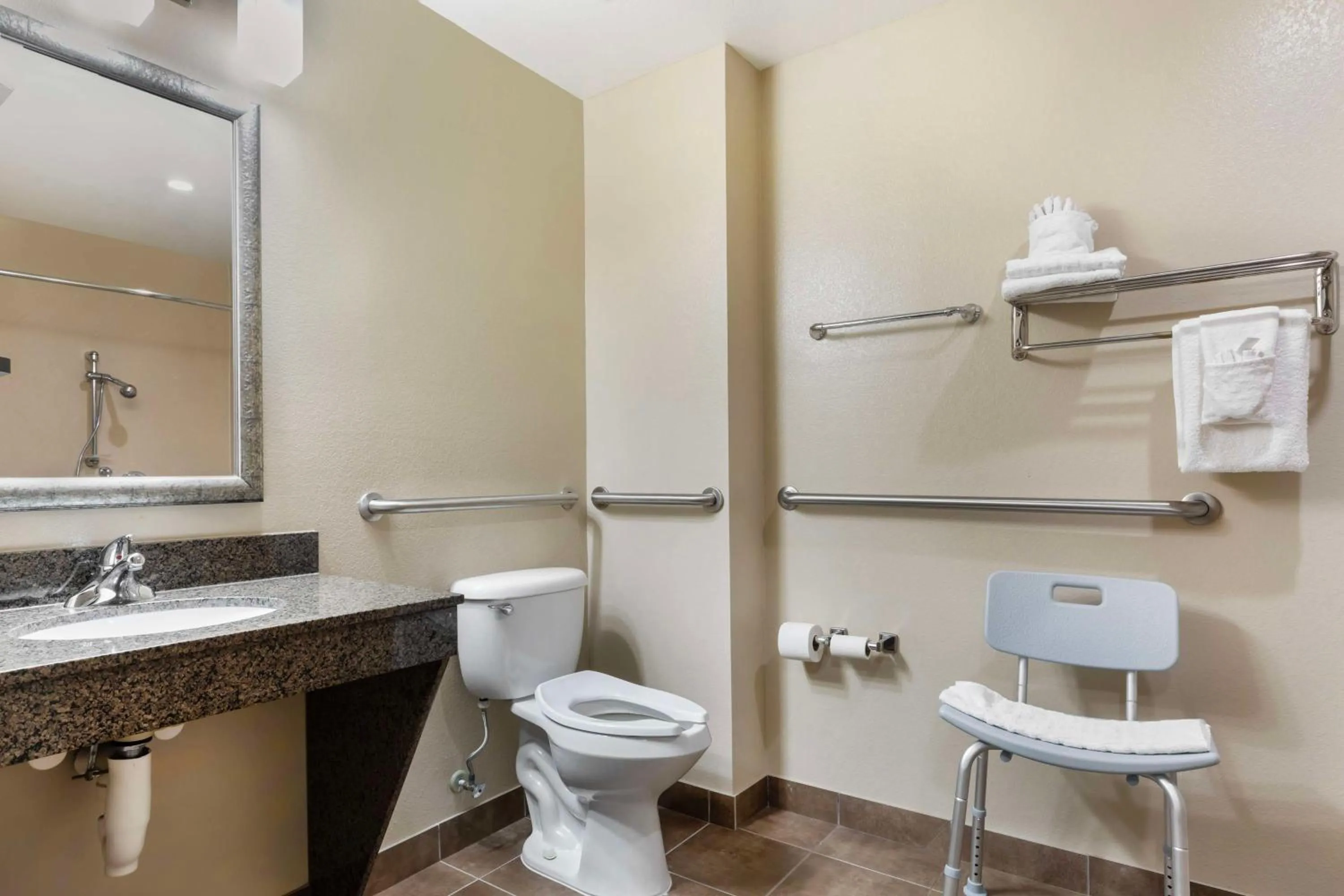 Bathroom in Best Western Carthage Inn & Suites