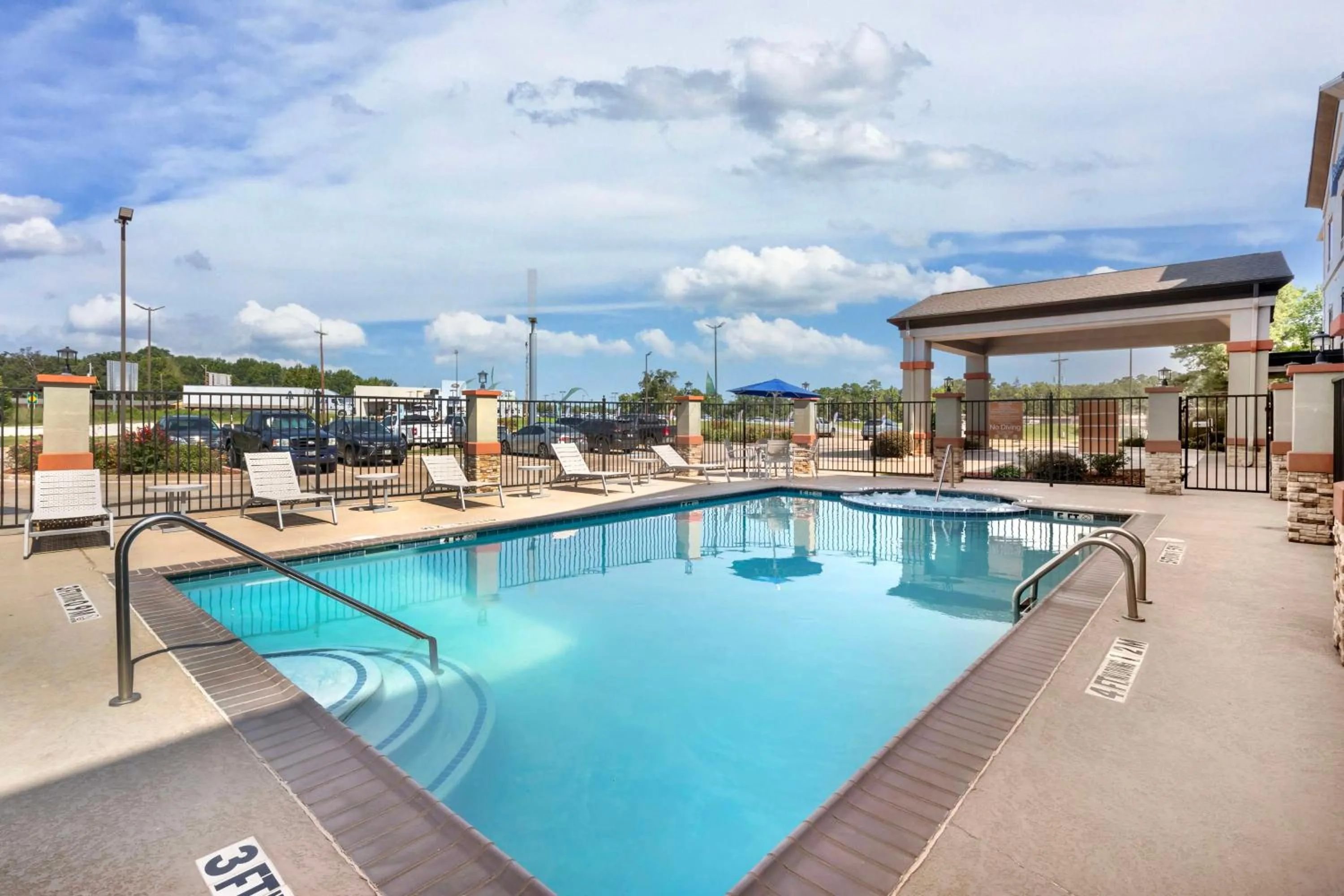 Pool view in Best Western Carthage Inn & Suites