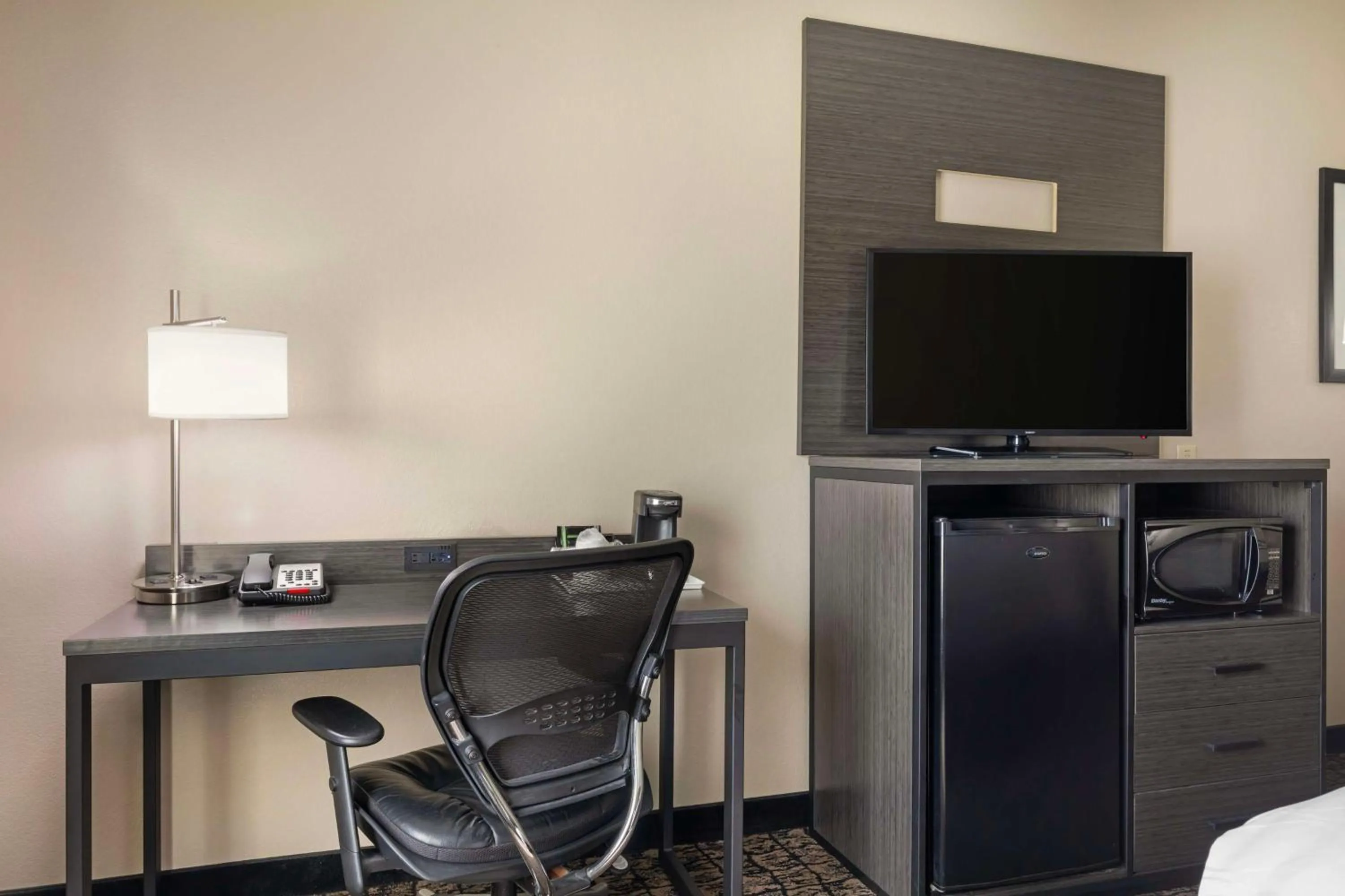 Bedroom in Best Western Carthage Inn & Suites