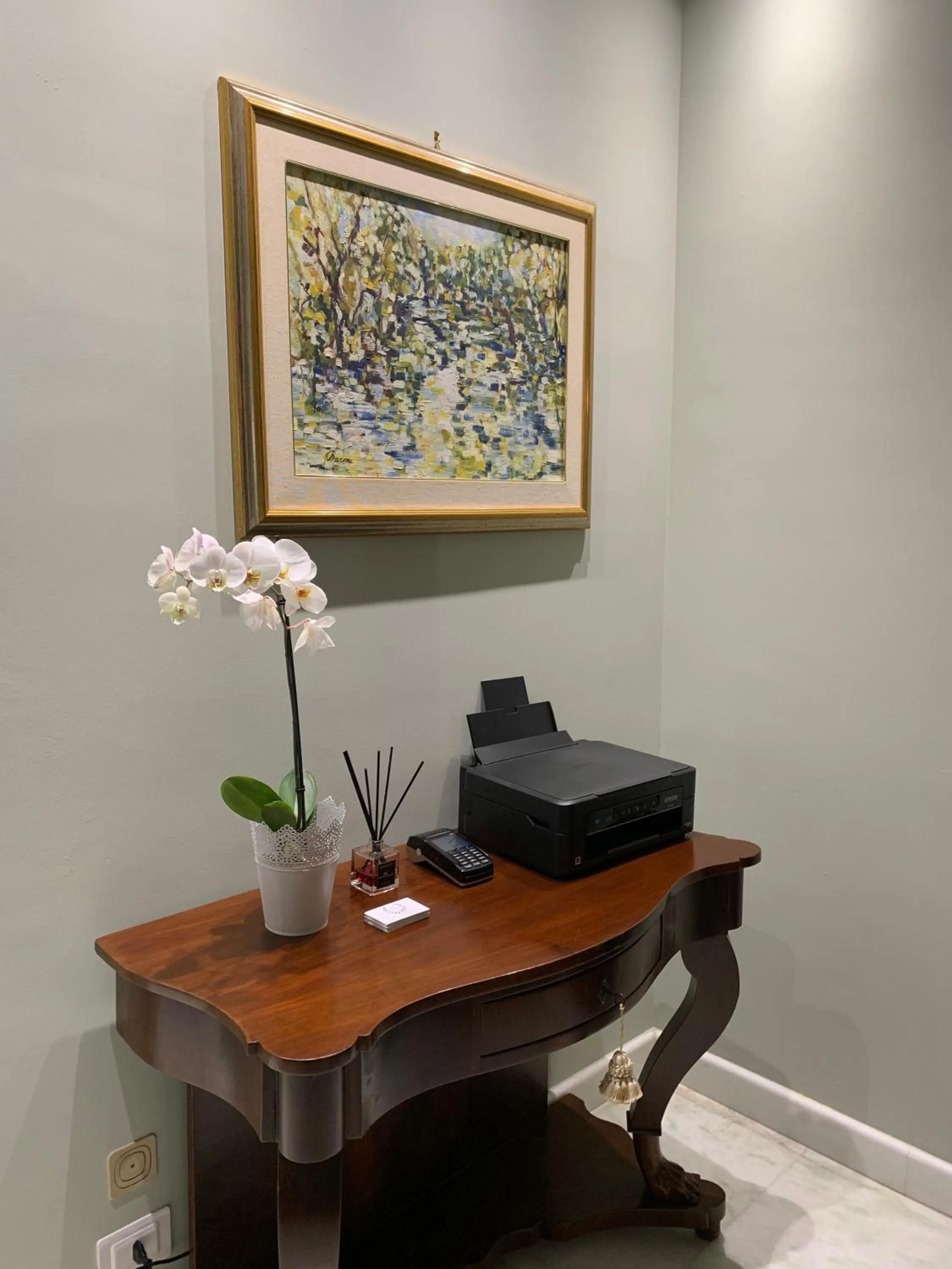 TV/Entertainment Center in B&B L'alloro