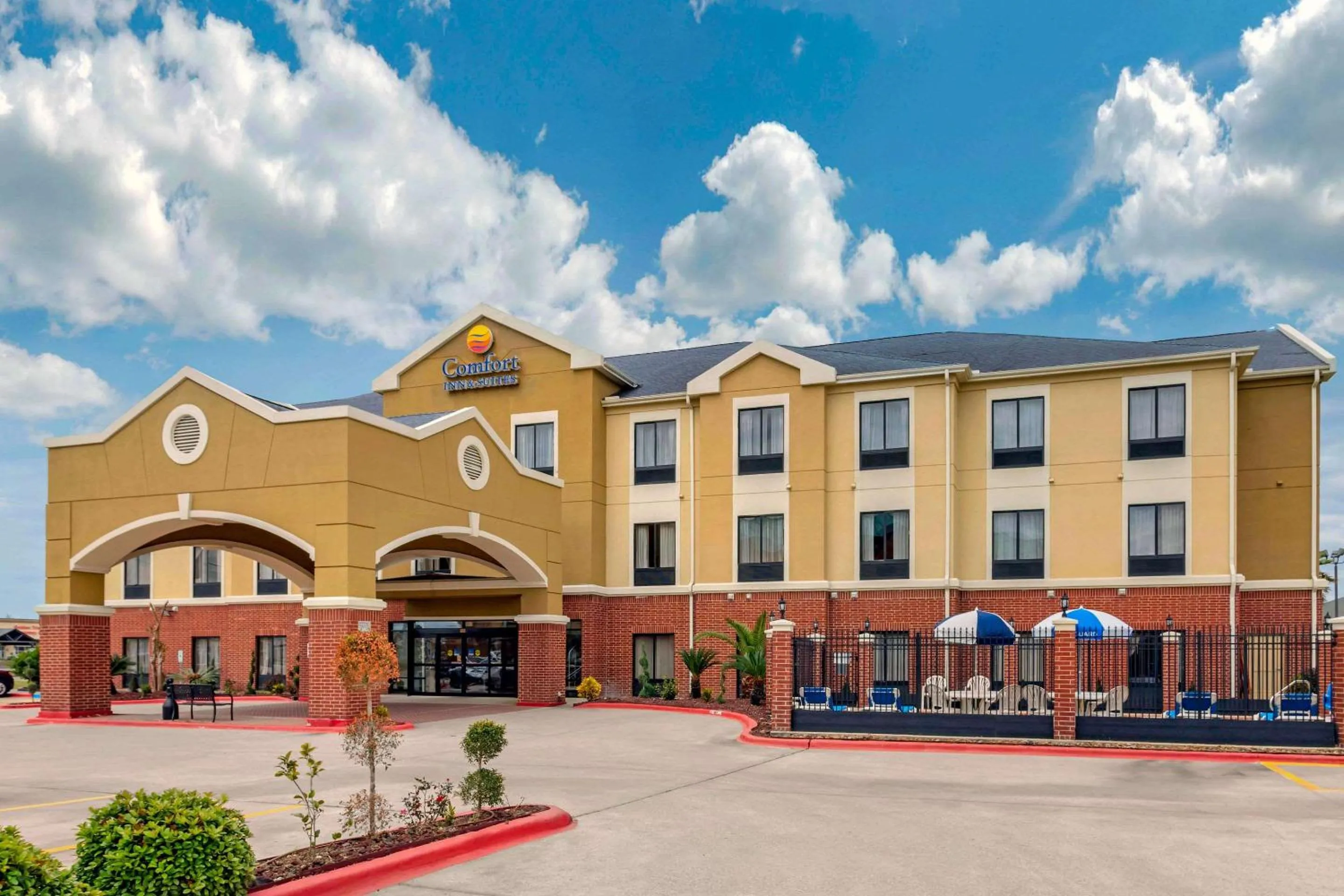 Property building in Comfort Inn & Suites Port Arthur-Port Neches