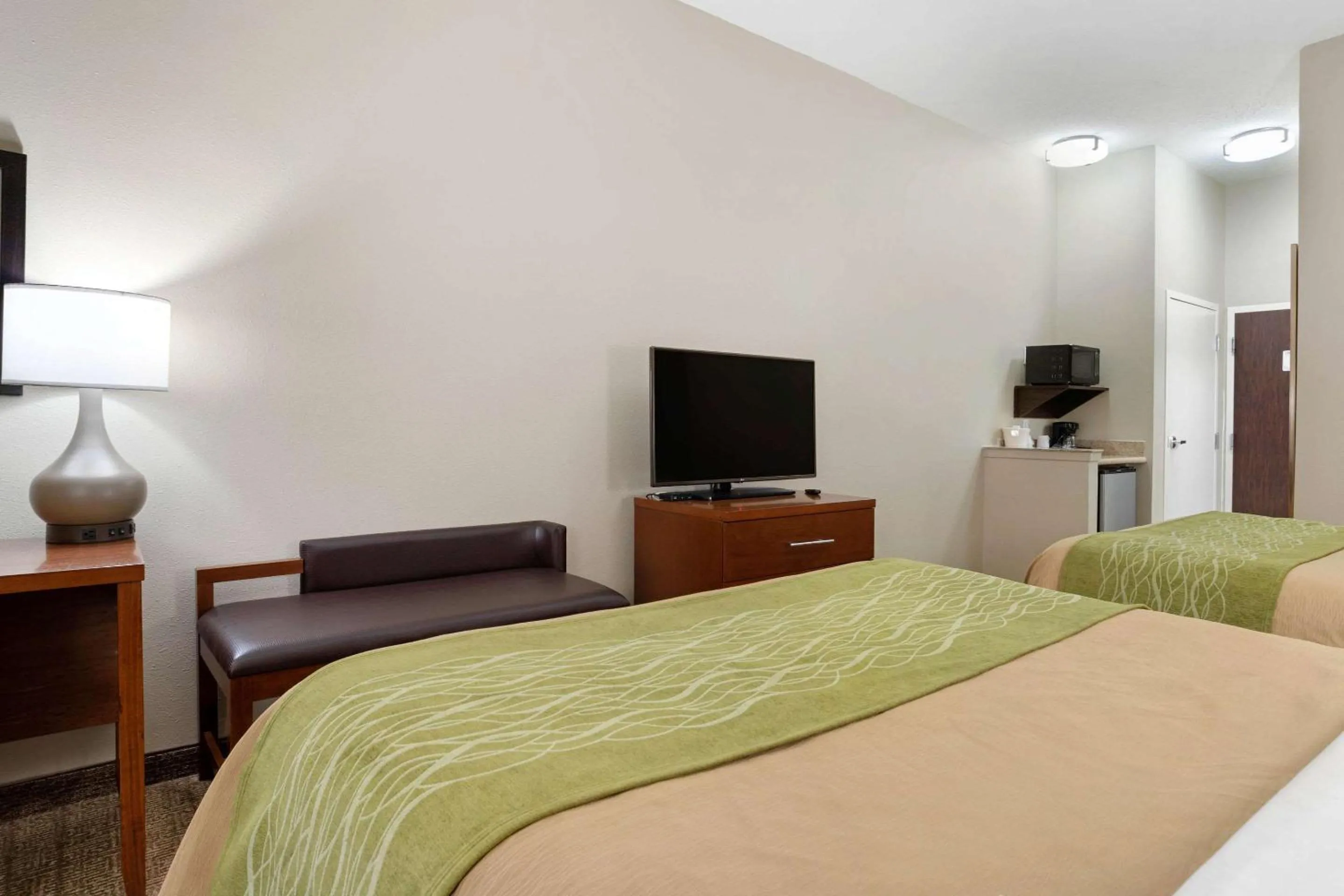 Photo of the whole room, Bed in Comfort Inn & Suites Port Arthur-Port Neches