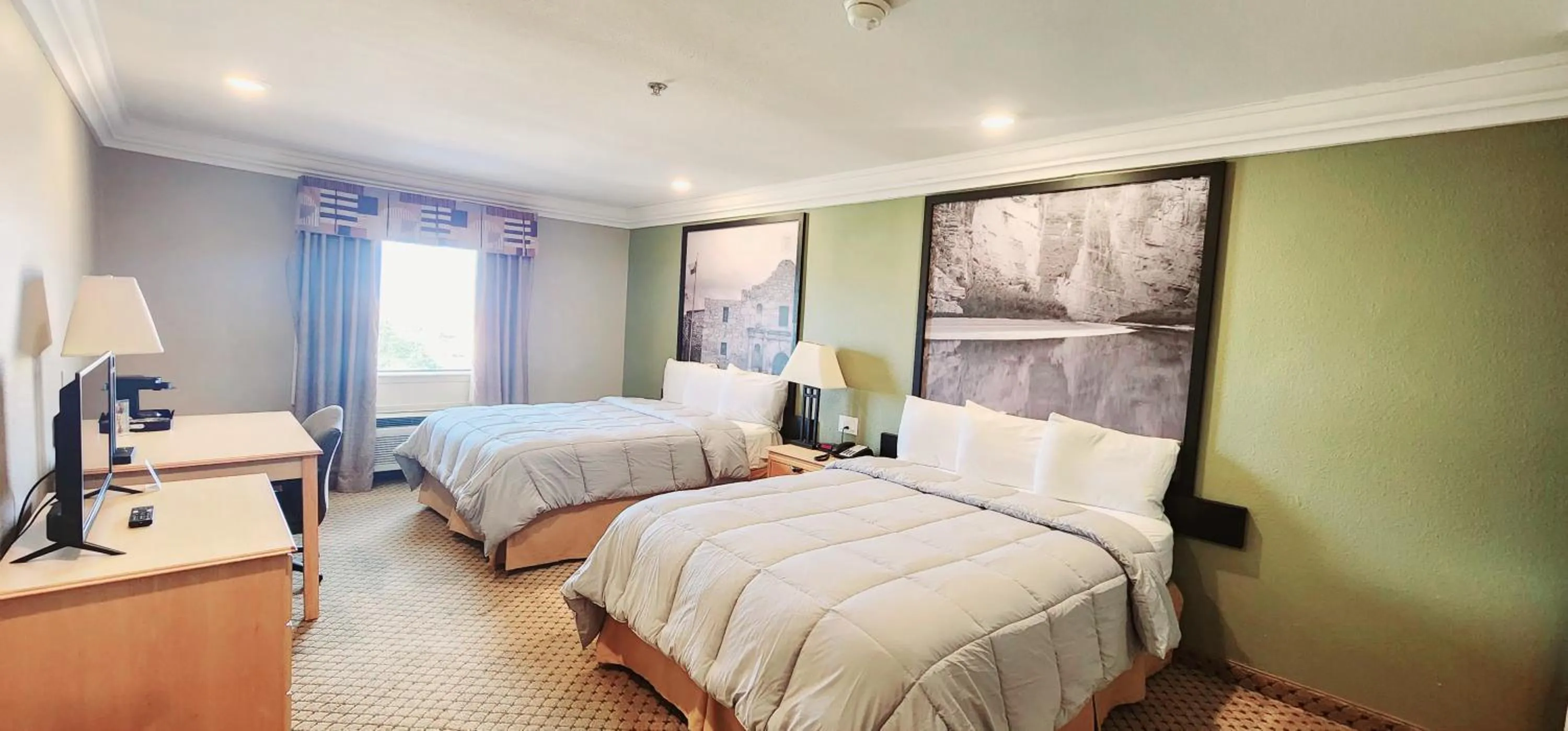 TV and multimedia, Bed in Super 8 by Wyndham Temple I-35