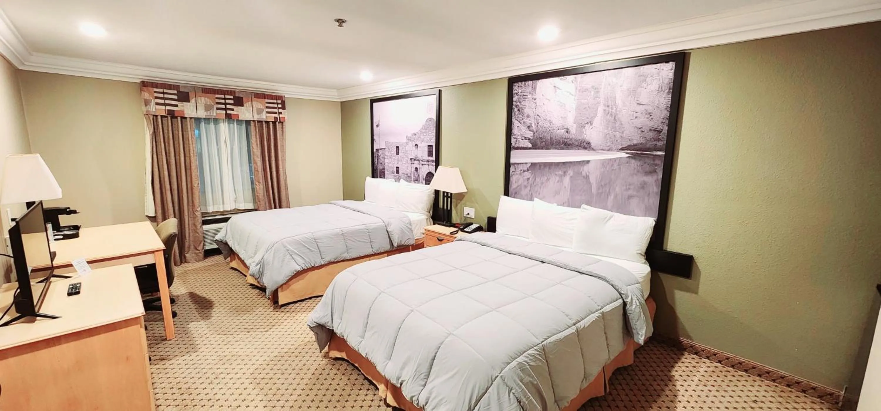 Bed in Super 8 by Wyndham Temple I-35