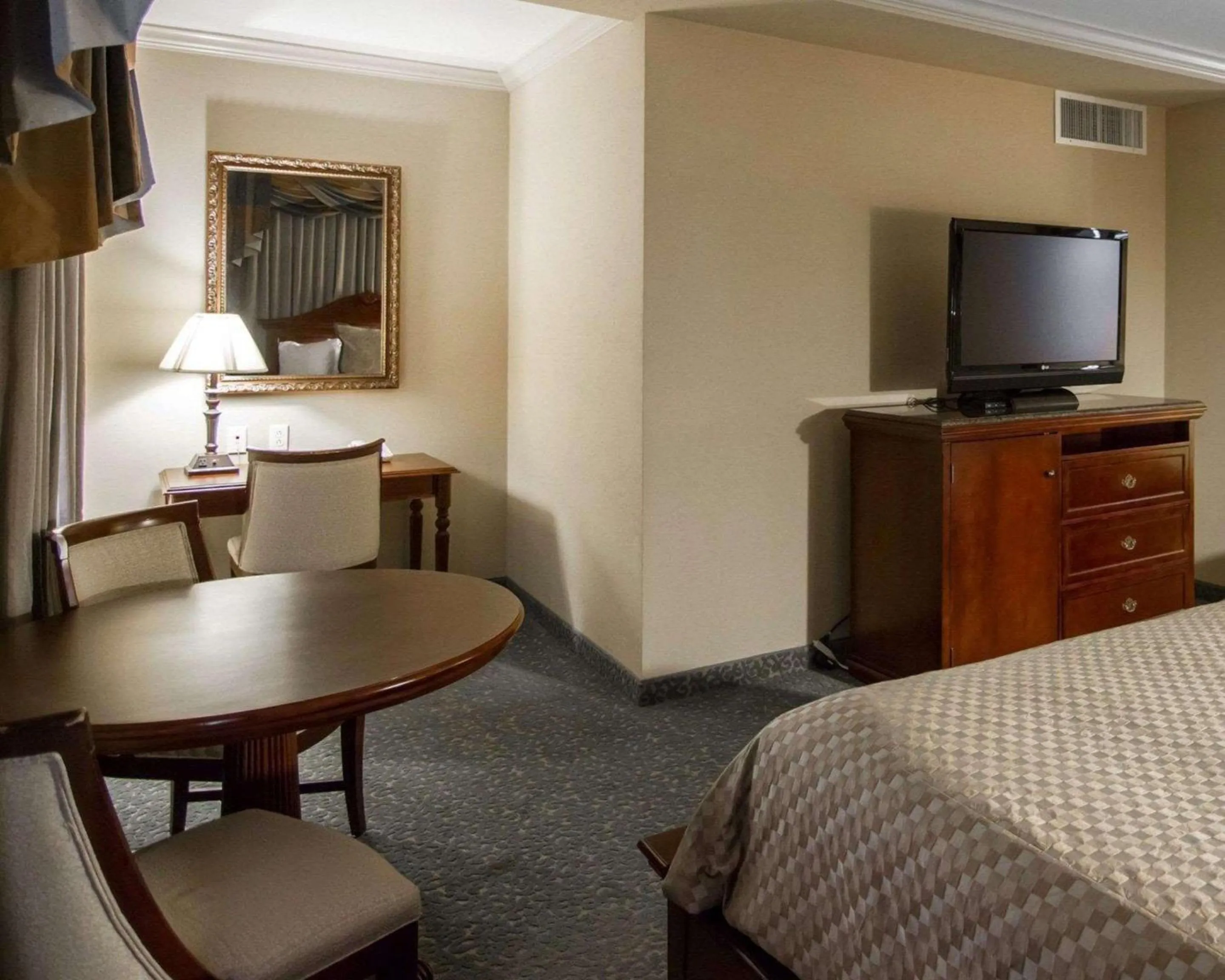 Bedroom, Bed in Liberty Hotel, an Ascend Collection Hotel