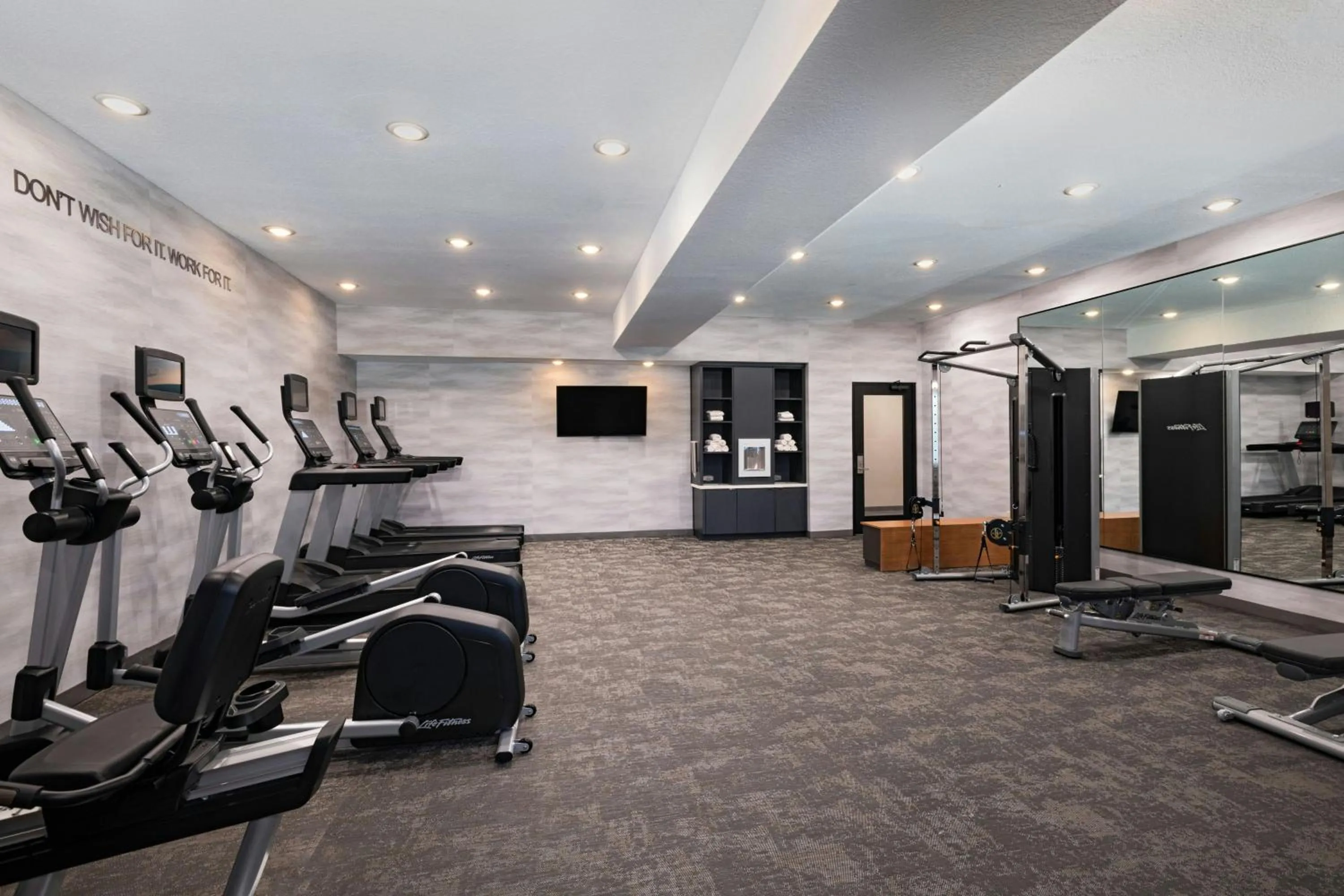 Fitness centre/facilities in Fairfield by Marriott Inn & Suites Hillsboro