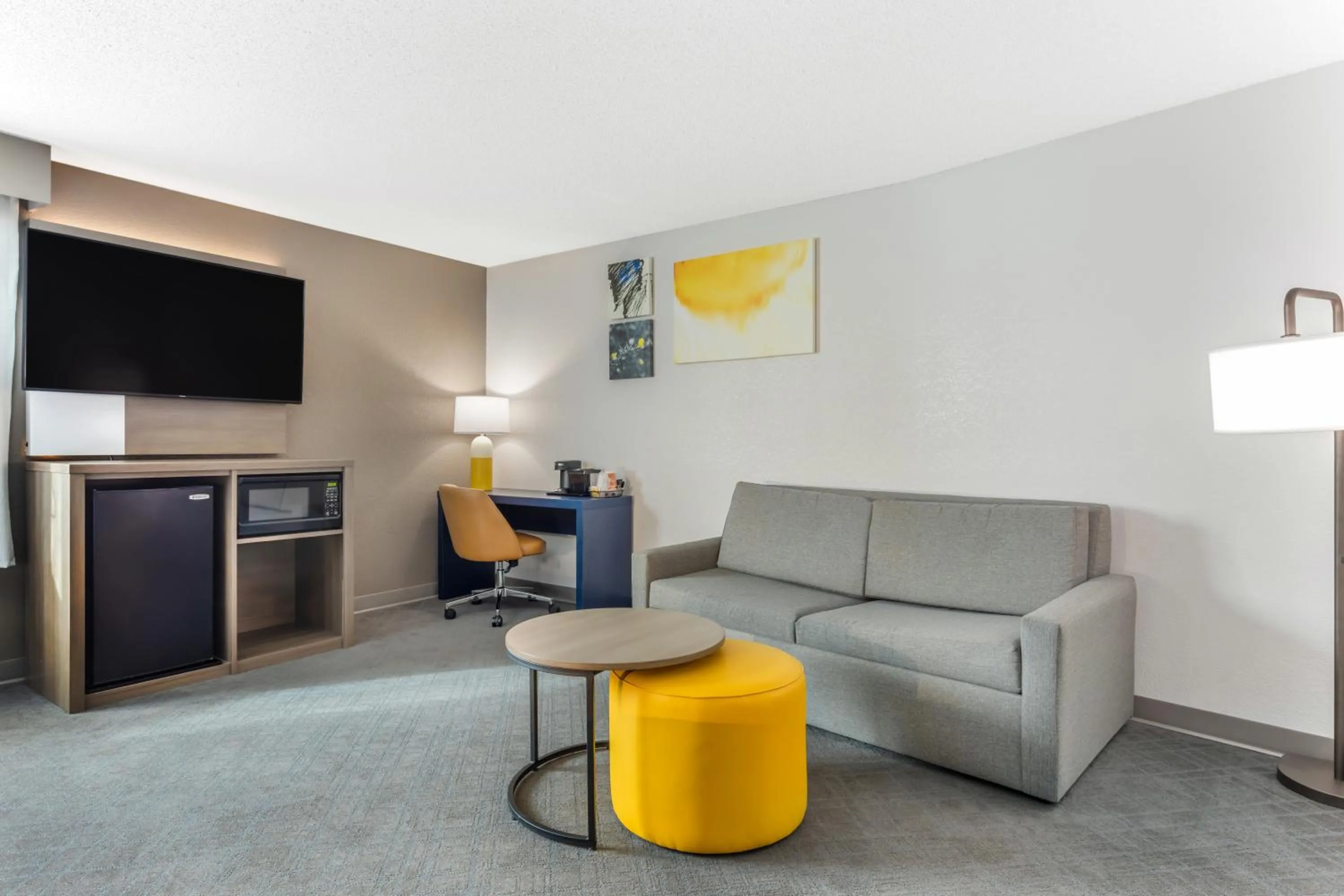 Seating area in Comfort Suites Nacogdoches