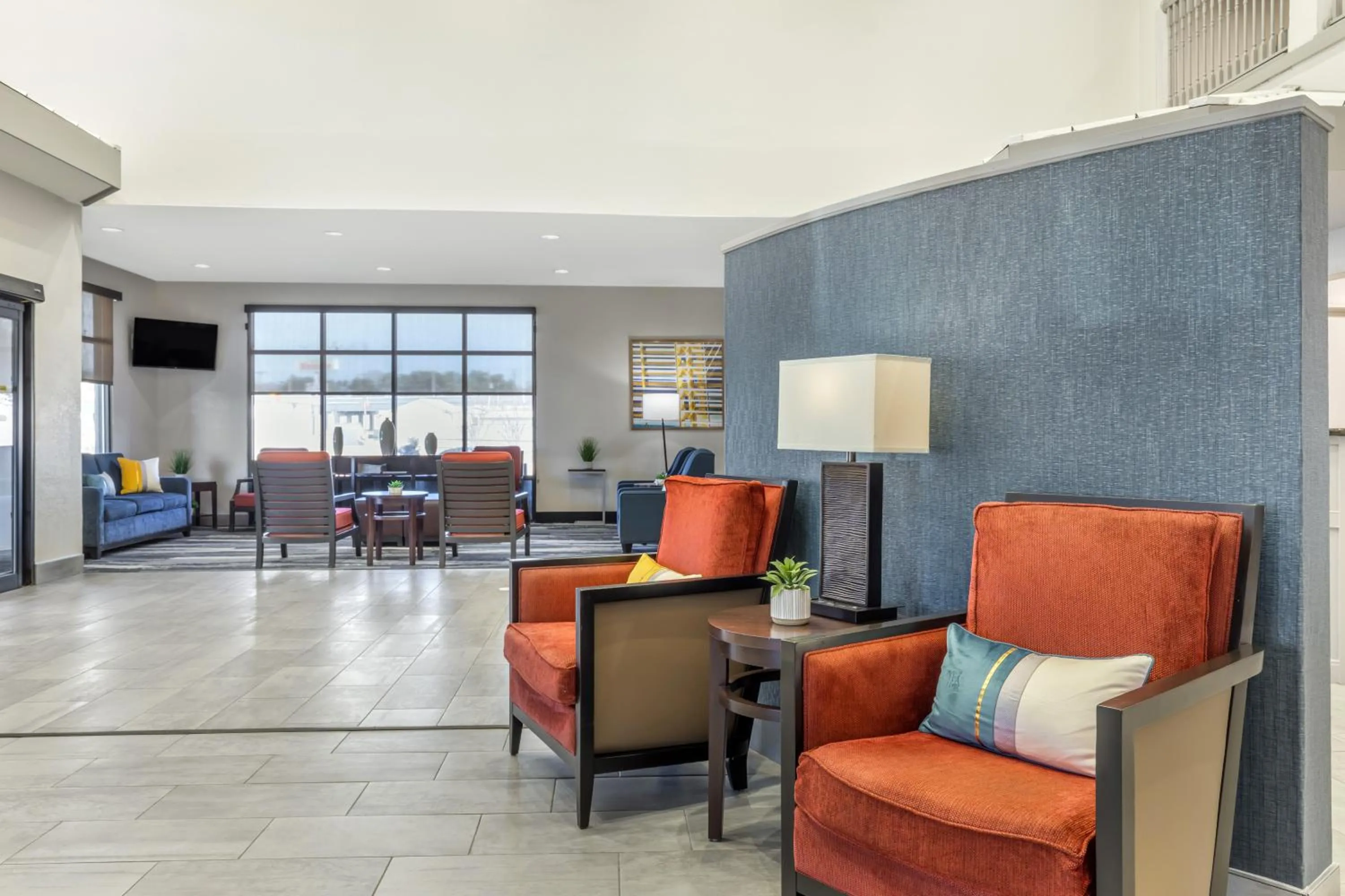 Seating area in Comfort Suites Nacogdoches